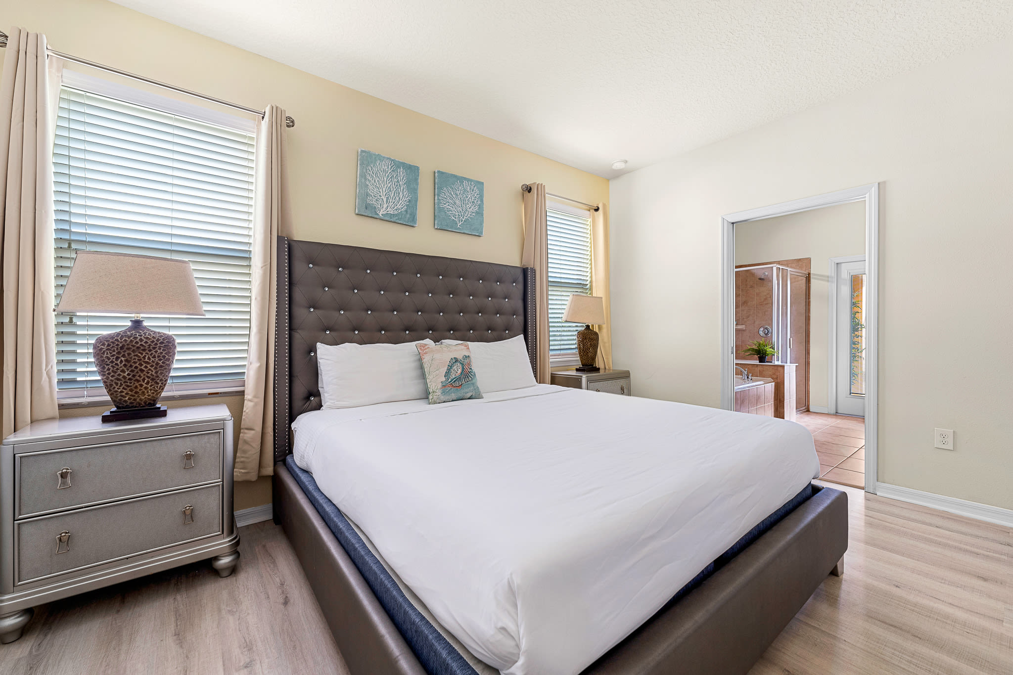 Family villa w/private pool & game room