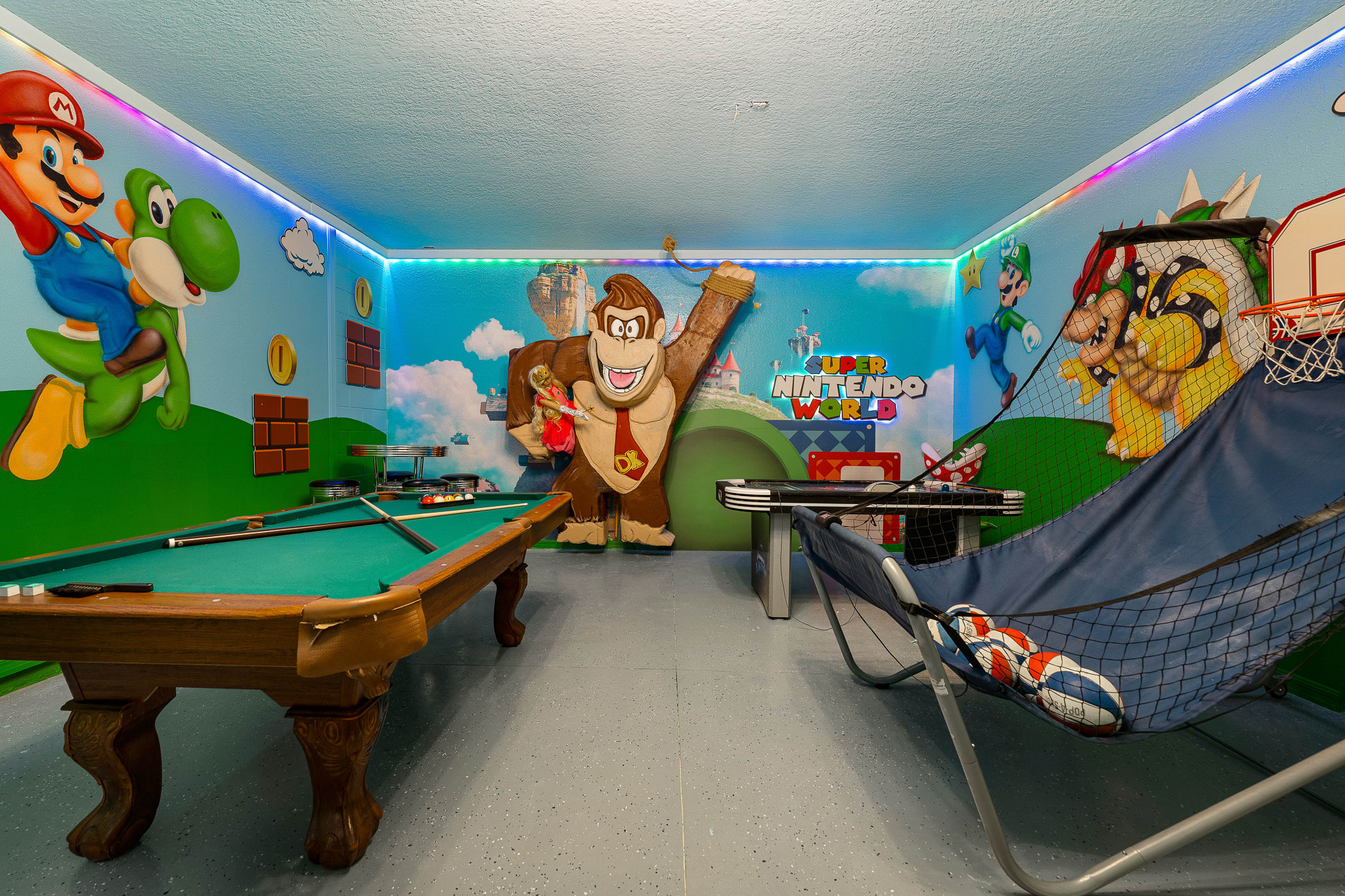 Family villa w/private pool & game room