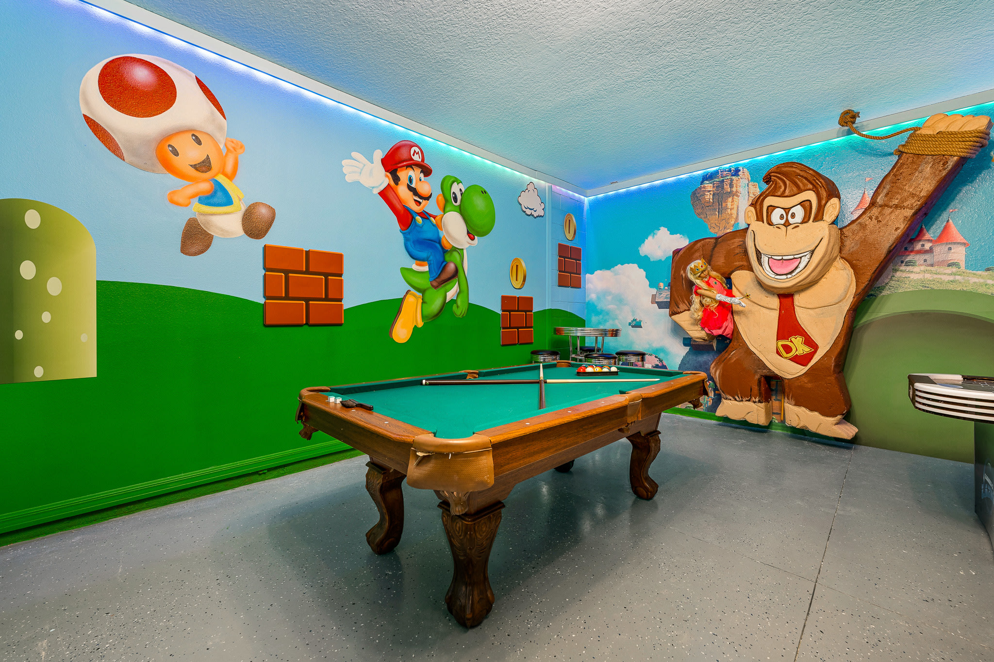 Family villa w/private pool & game room