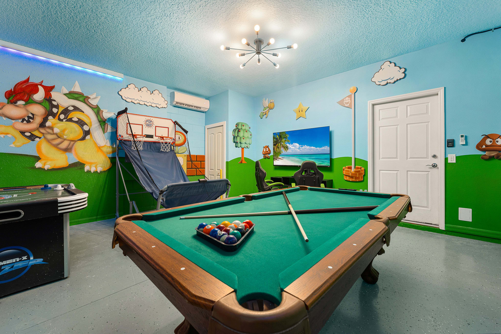 Family villa w/private pool & game room