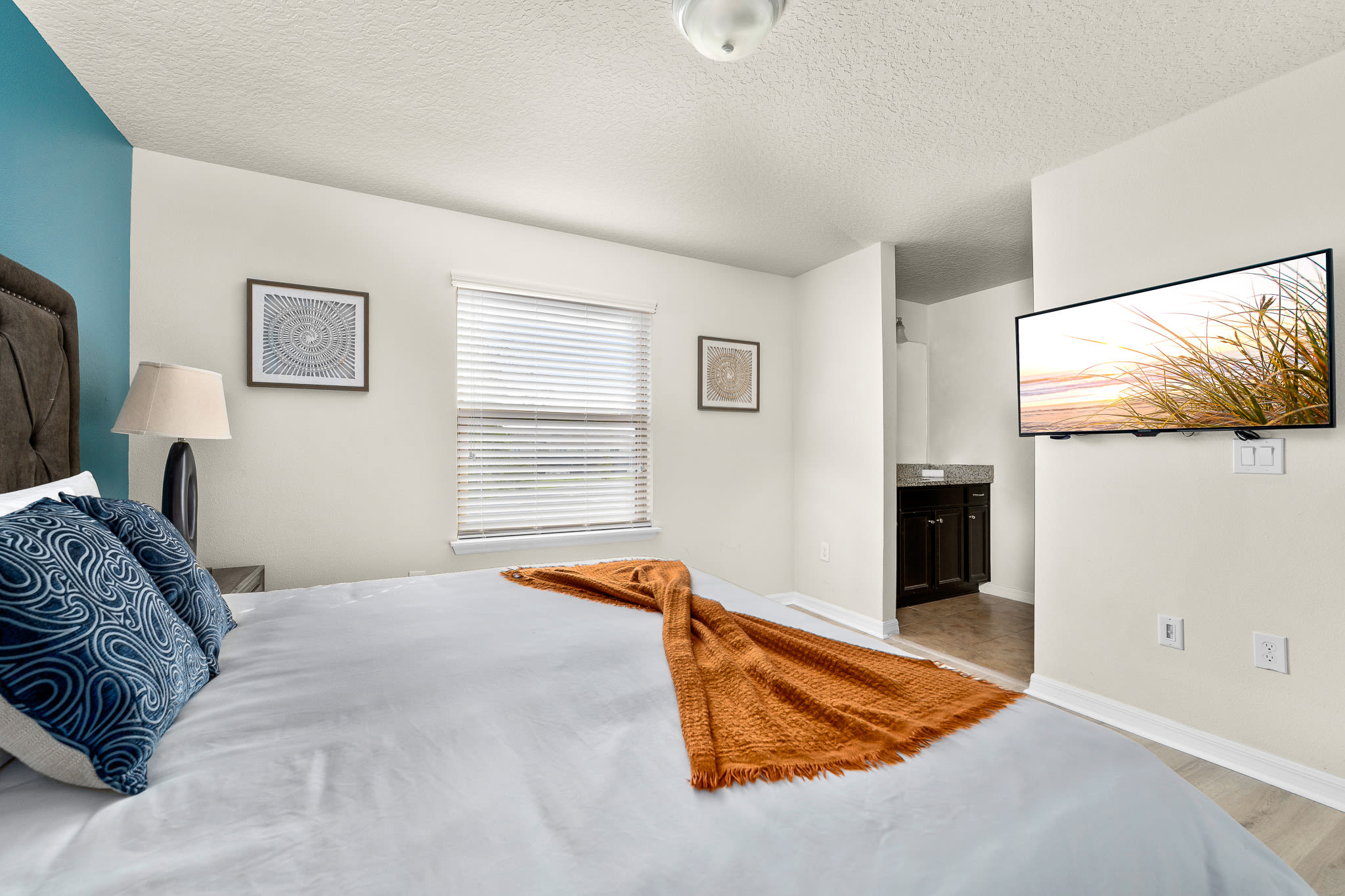 Family villa w/private pool & game room