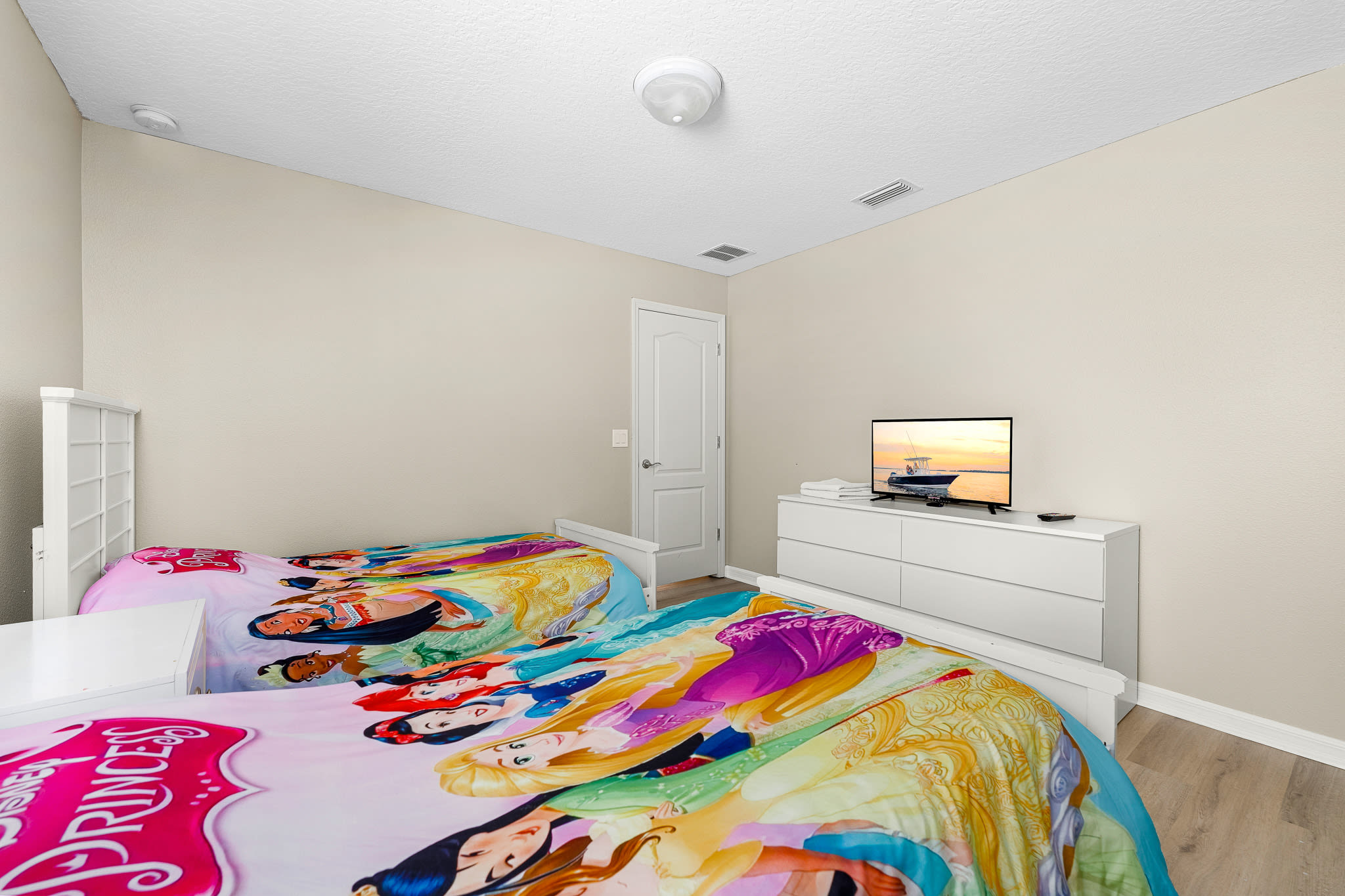 Family villa w/private pool & game room