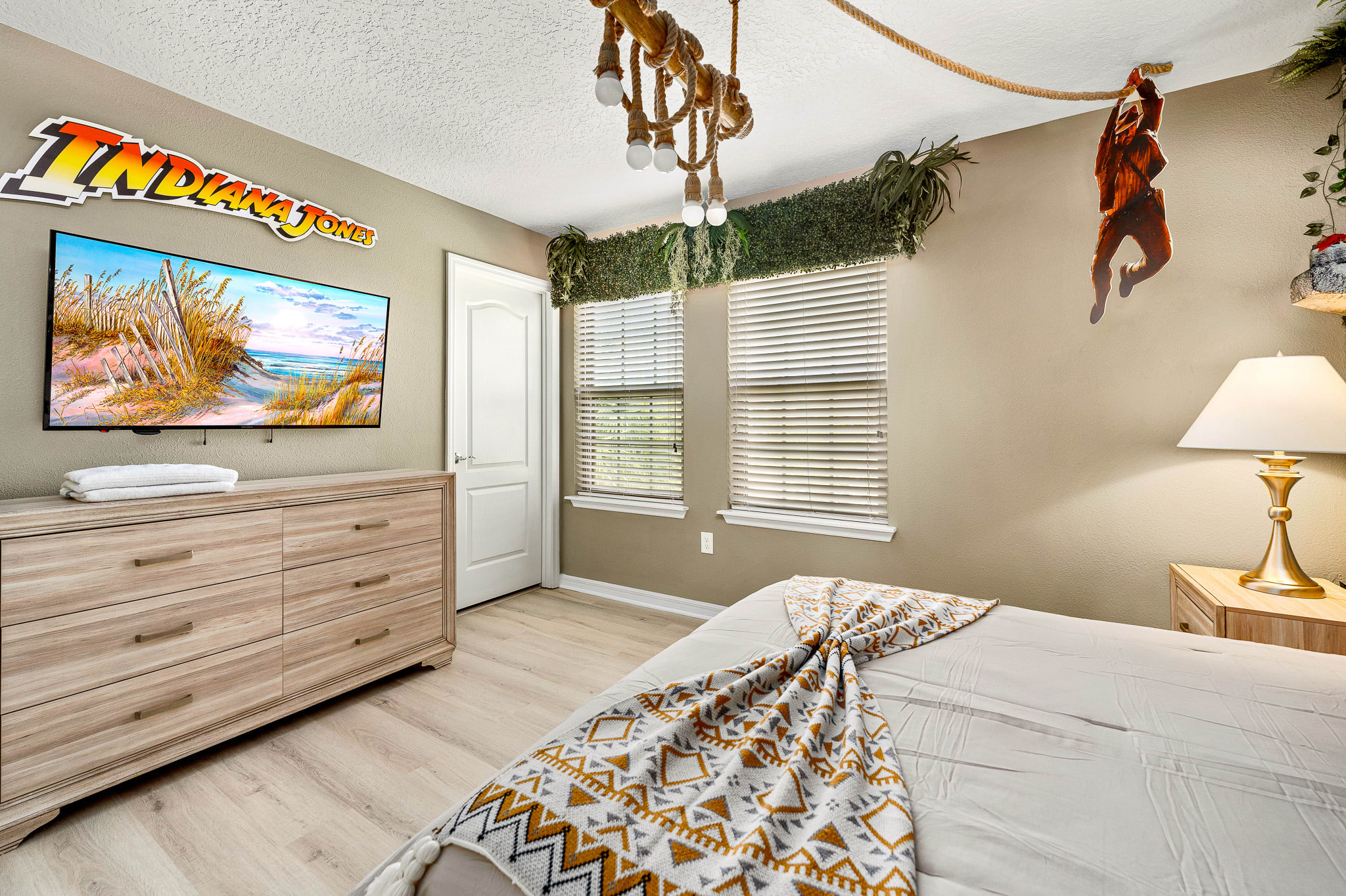 Family villa w/private pool & game room