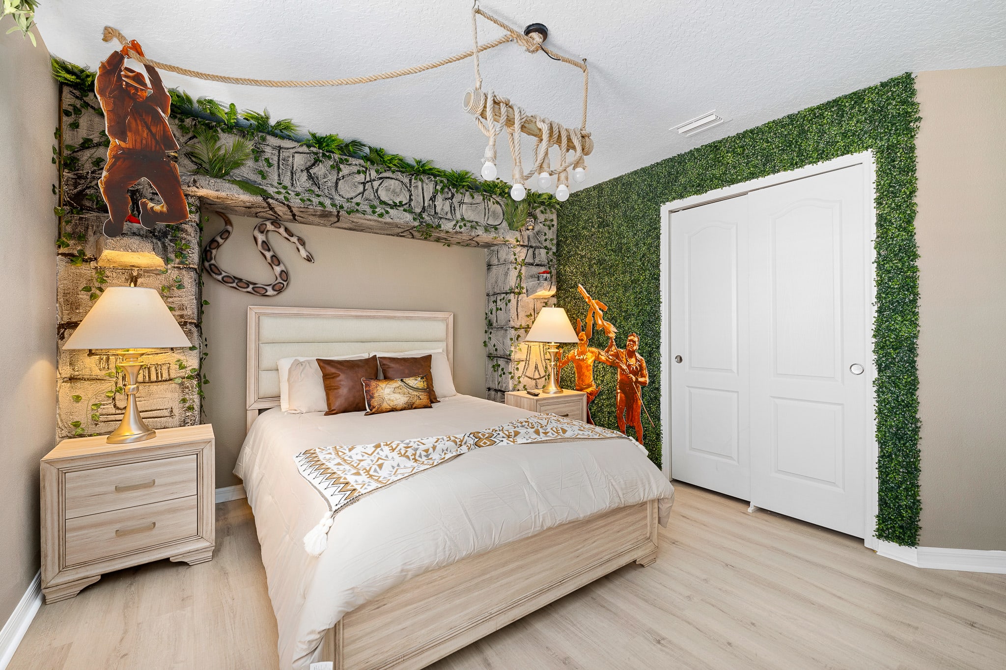 Family villa w/private pool & game room