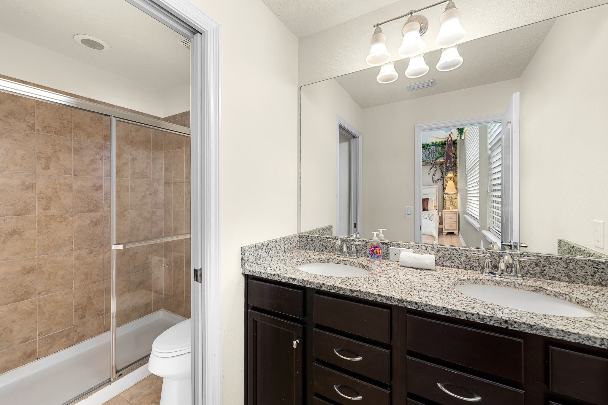 Family villa w/private pool & game room