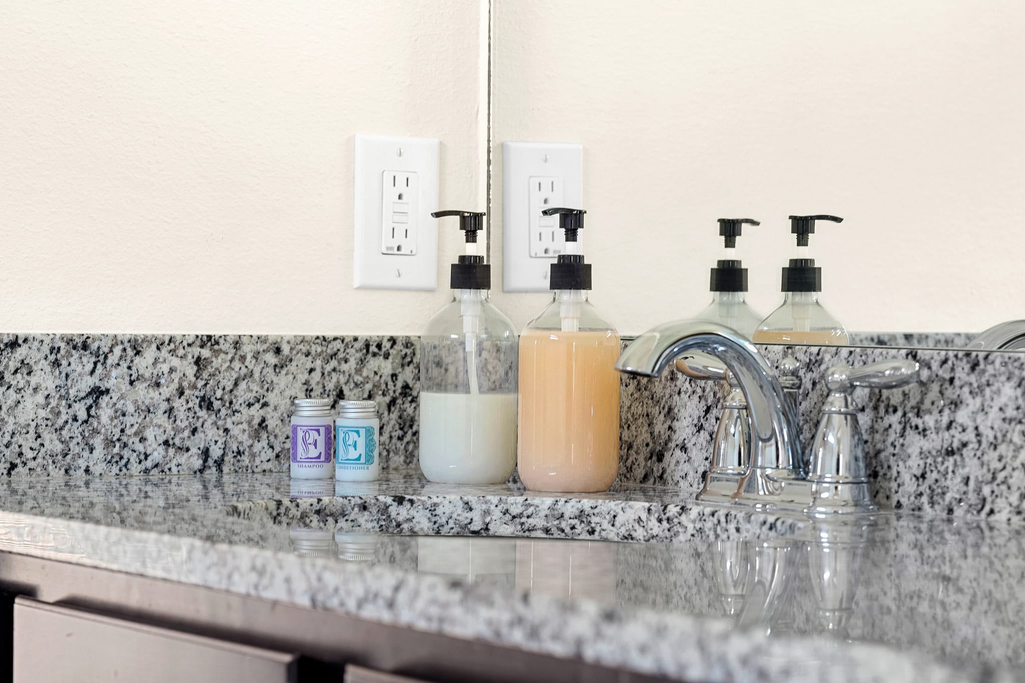 Family villa w/private pool & game room