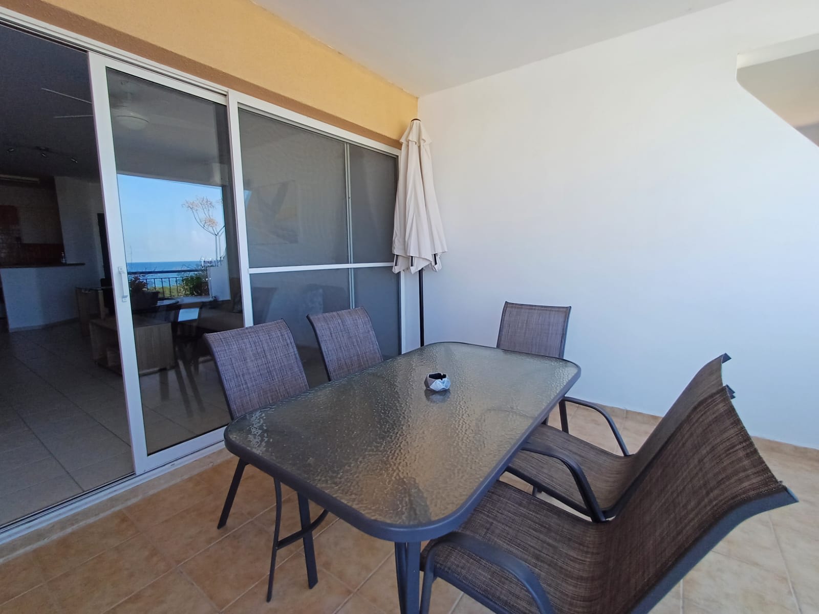 Kings Palace: Spacious 2BR with Sea Views and Large Patio