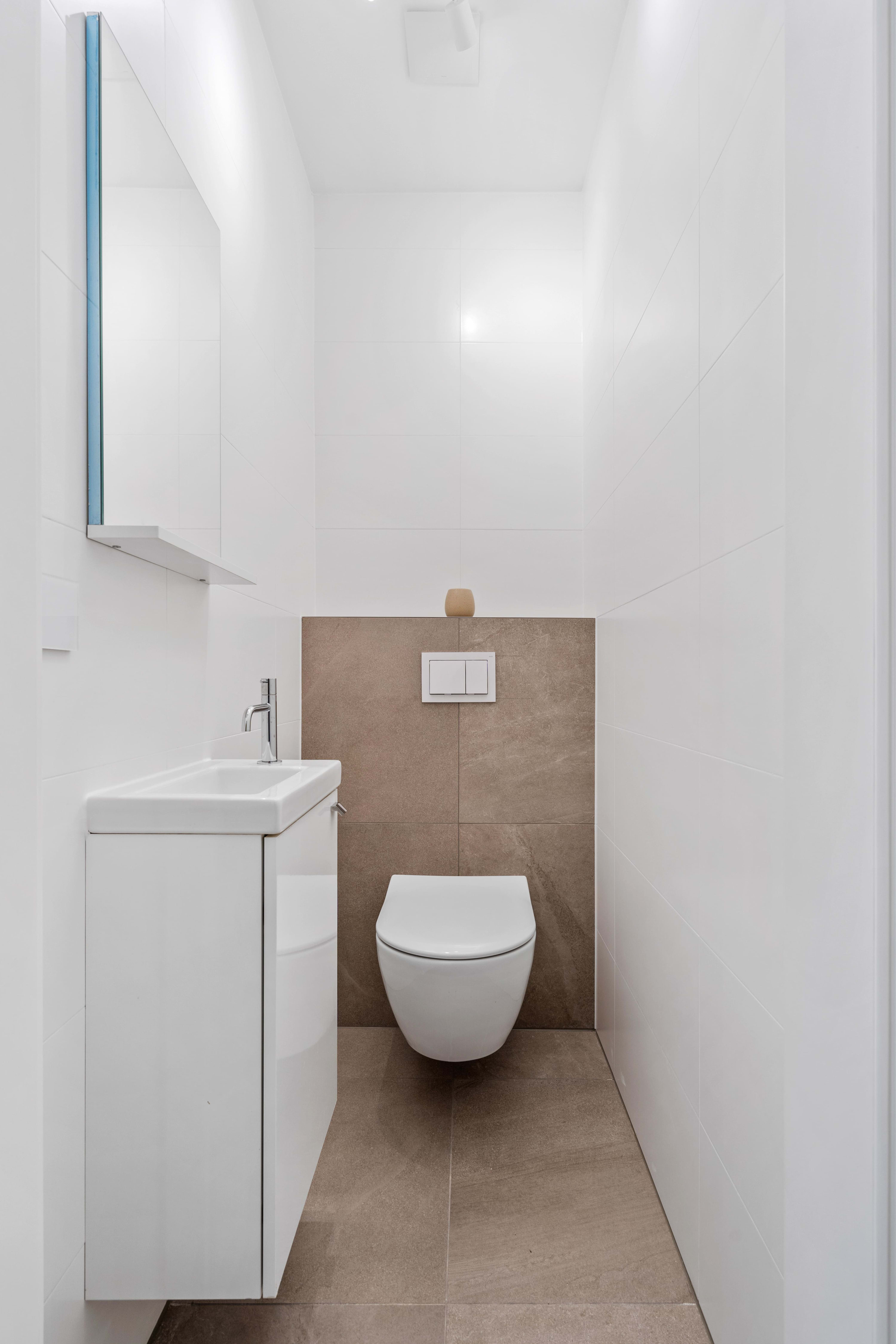 Sleek design for a refreshing routine in our minimalist WC.