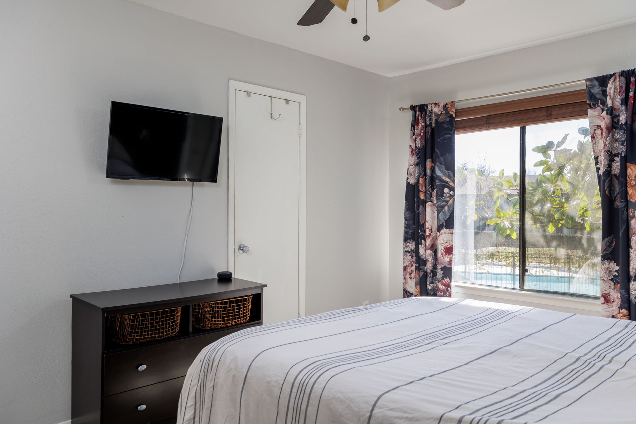 Pool, 3br, Free Parking | Artist's Retreat
