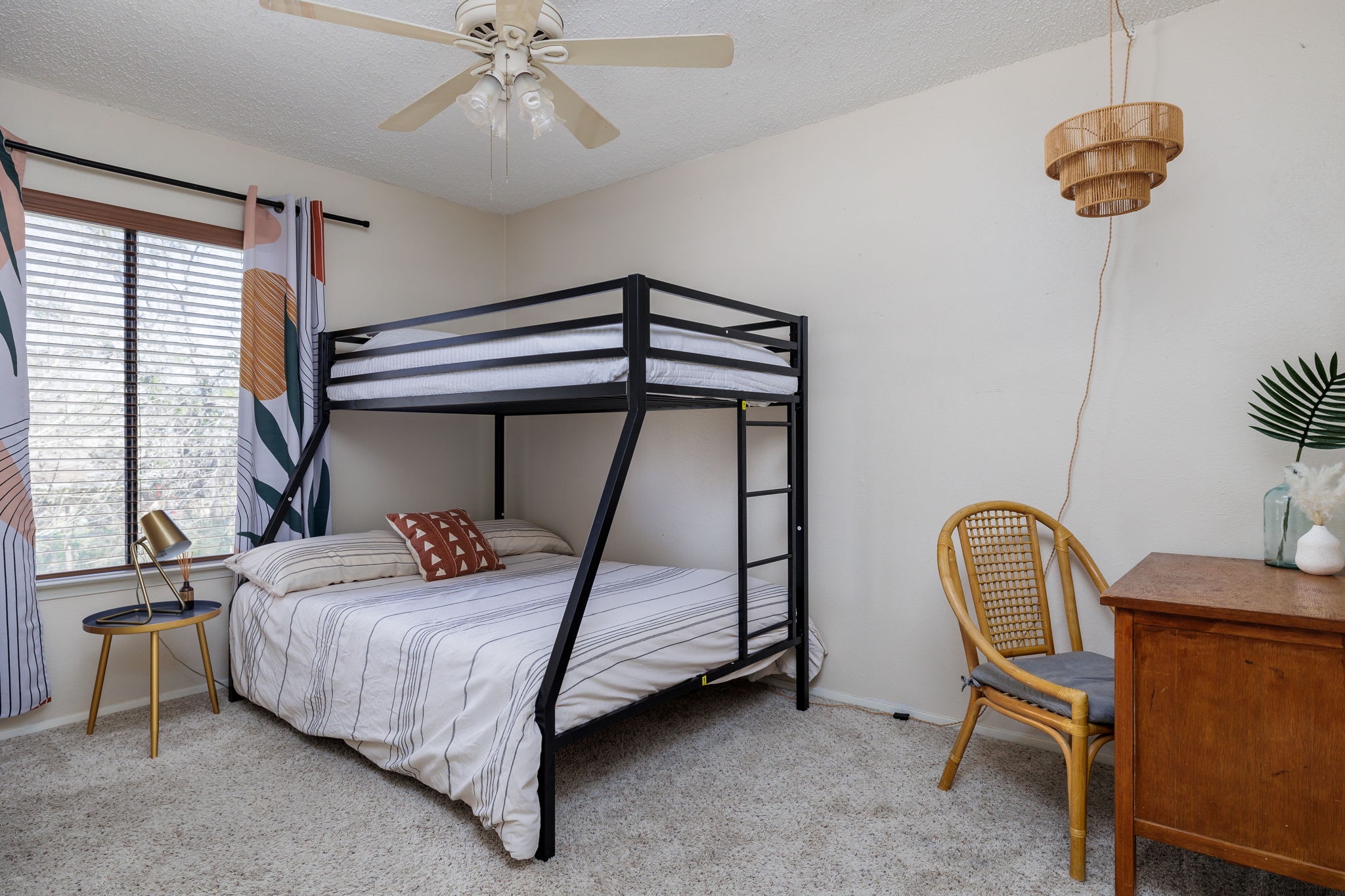 Pool, 3br, Free Parking | Artist's Retreat