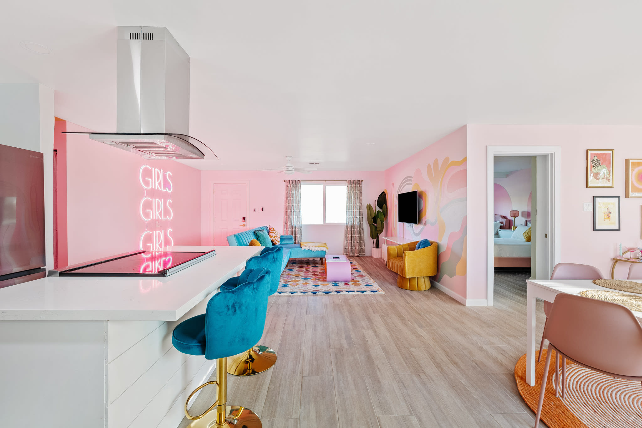 Bachelorette! Fire Pit+Heated Pool+3MI to Old Town