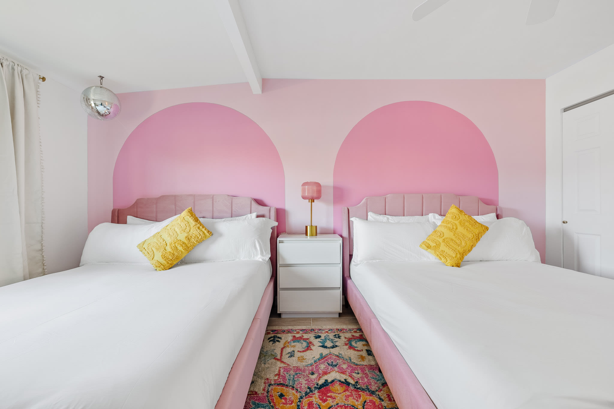 Bachelorette! Fire Pit+Heated Pool+3MI to Old Town