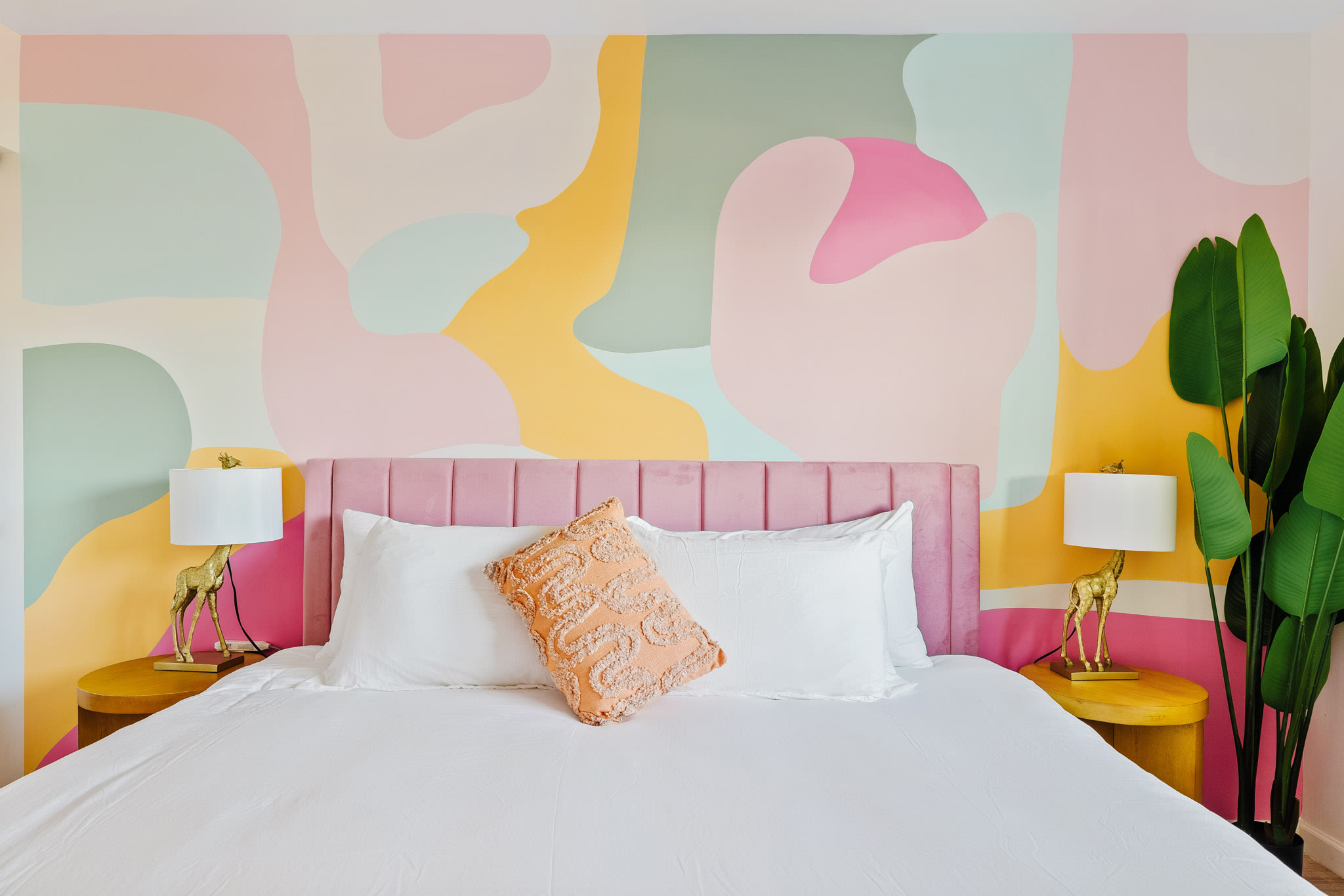 Bachelorette! Fire Pit+Heated Pool+3MI to Old Town