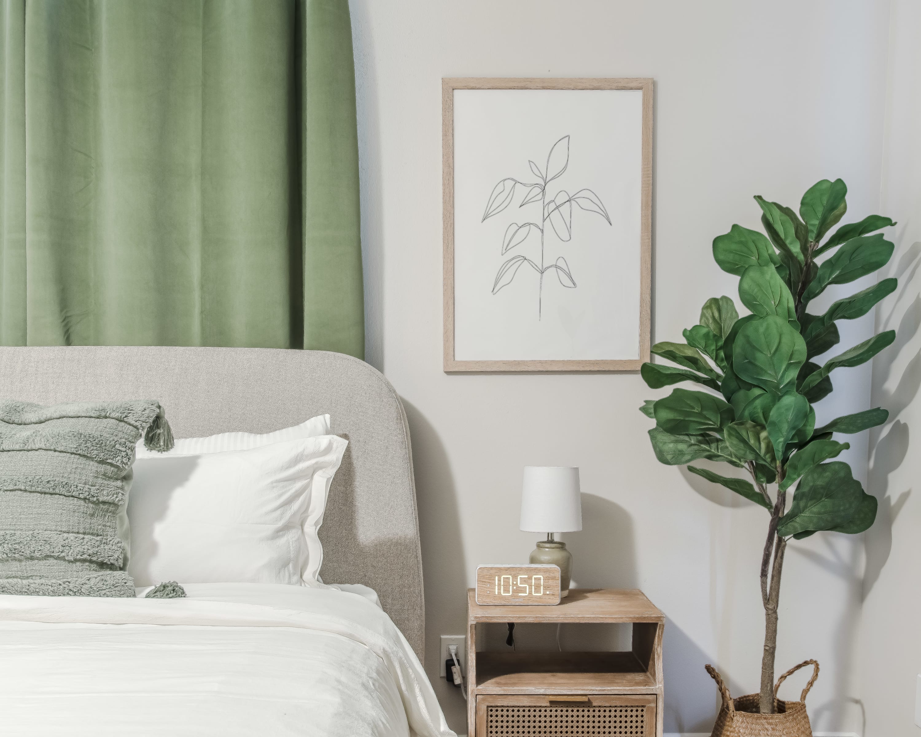 10 Mins to Beach – 2BR Private Pool + Grill