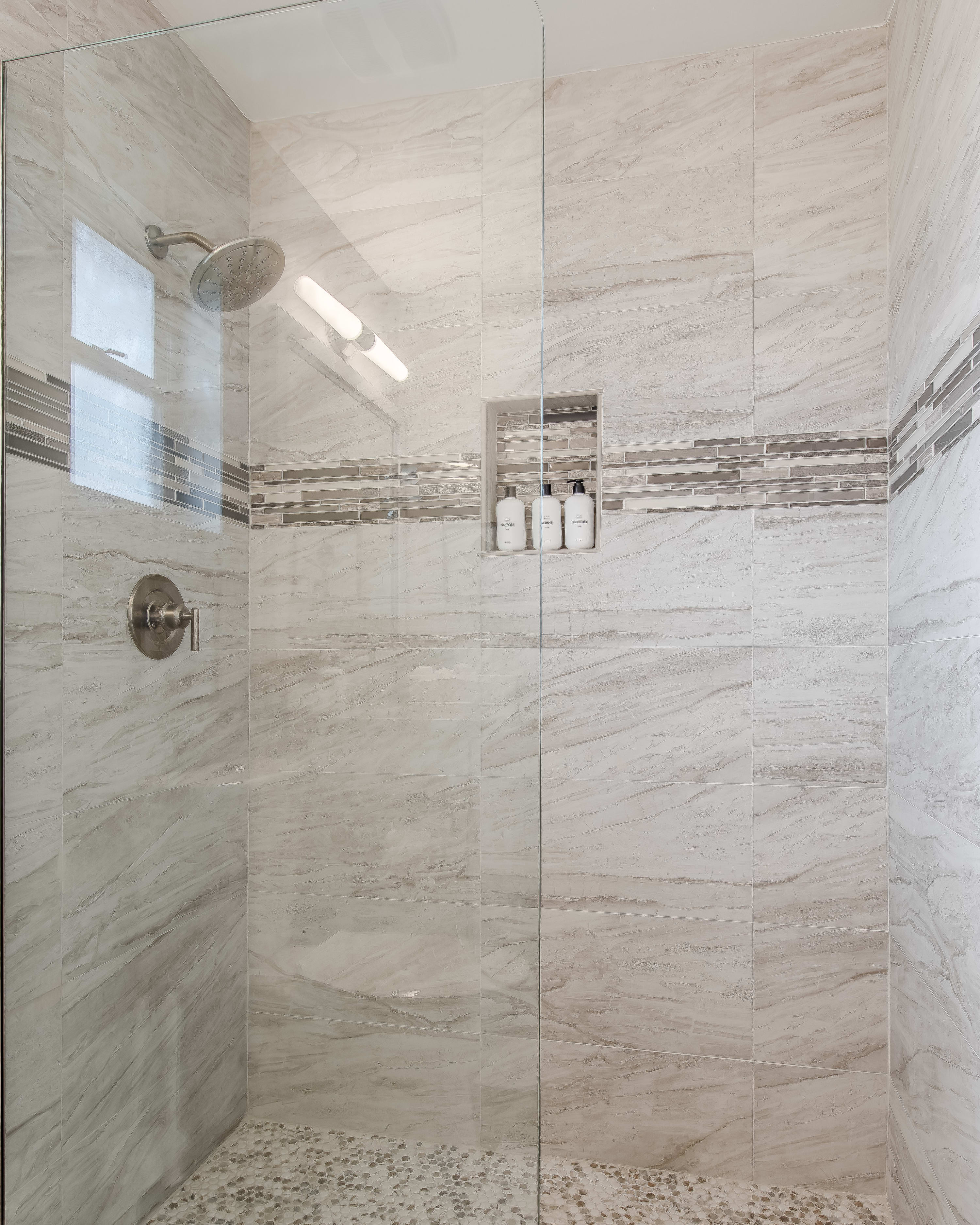 10 Mins to Beach – 2BR Private Pool + Grill