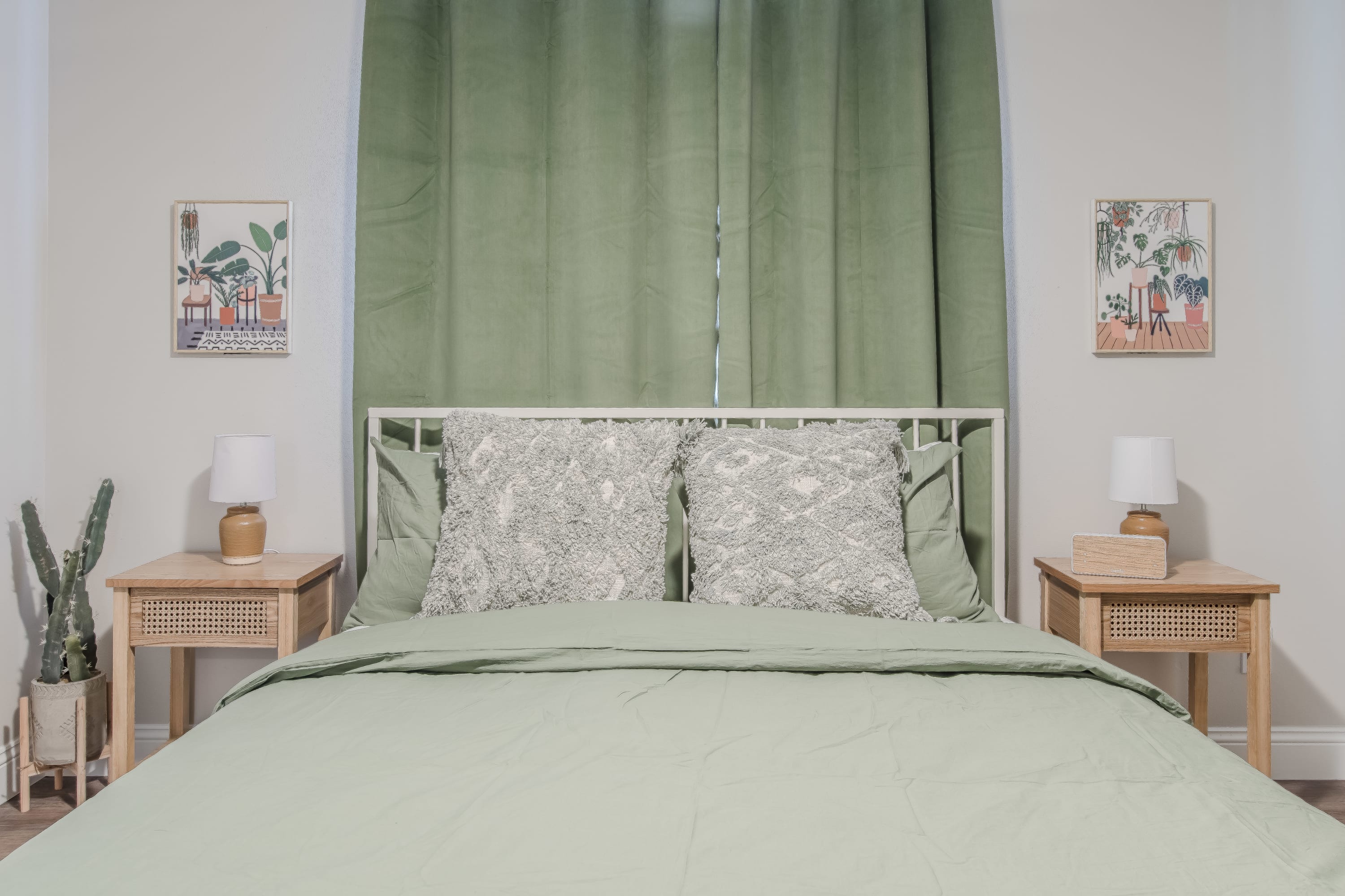 10 Mins to Beach – 2BR Private Pool + Grill