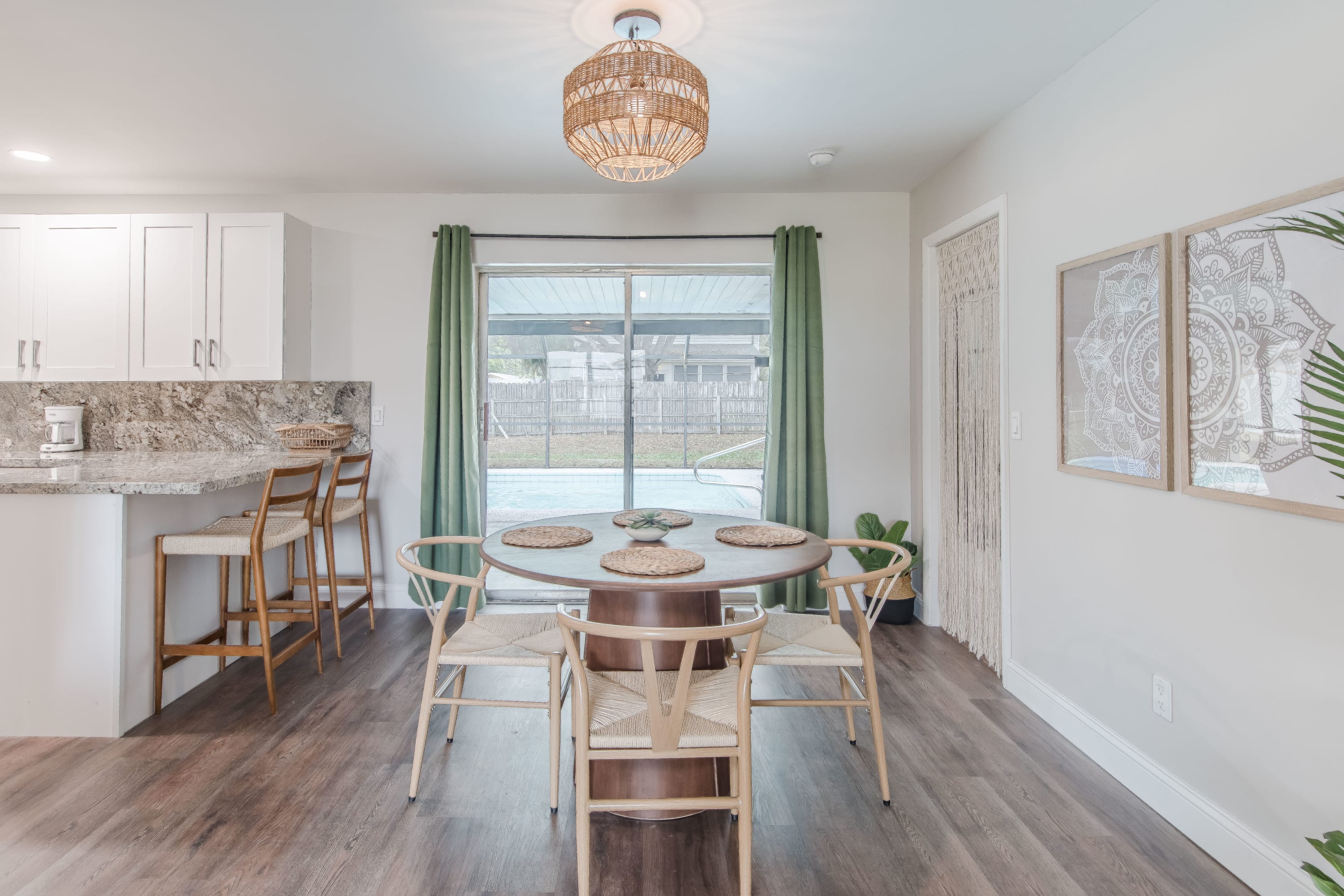 10 Mins to Beach – 2BR Private Pool + Grill