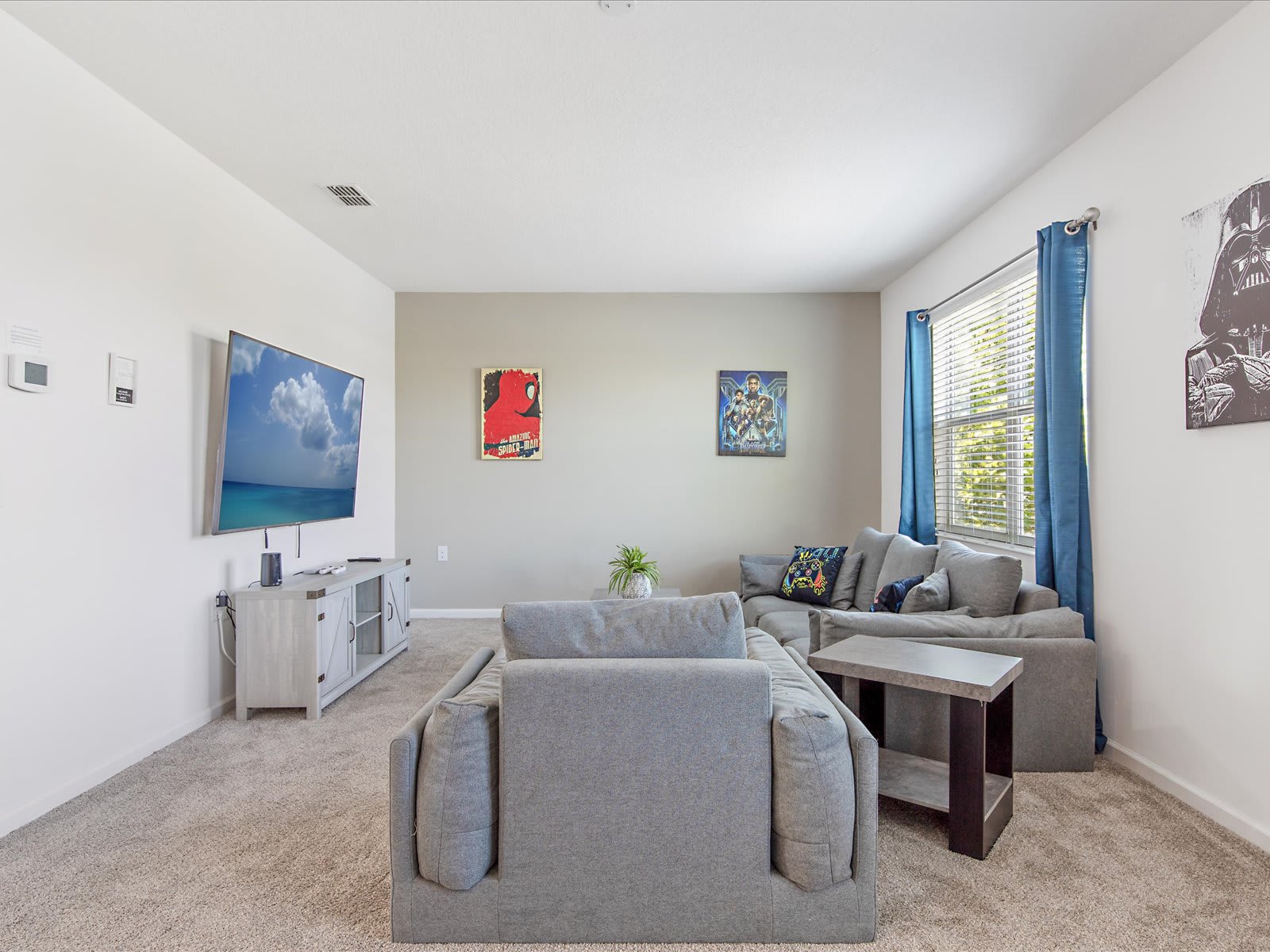 Comfortable sitting area w/ sofas & TV for relaxed downtime.