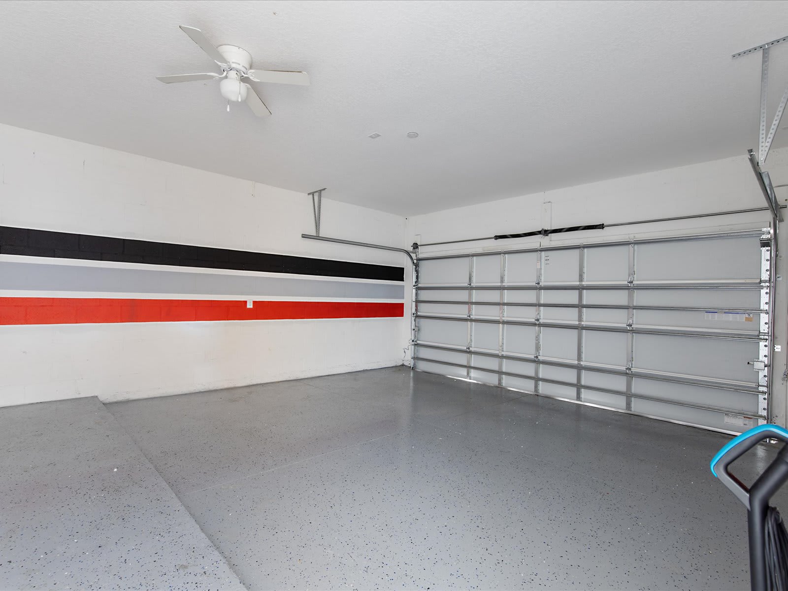 Resort w/ Heated Pool + 9MI to Disney +Lake Front