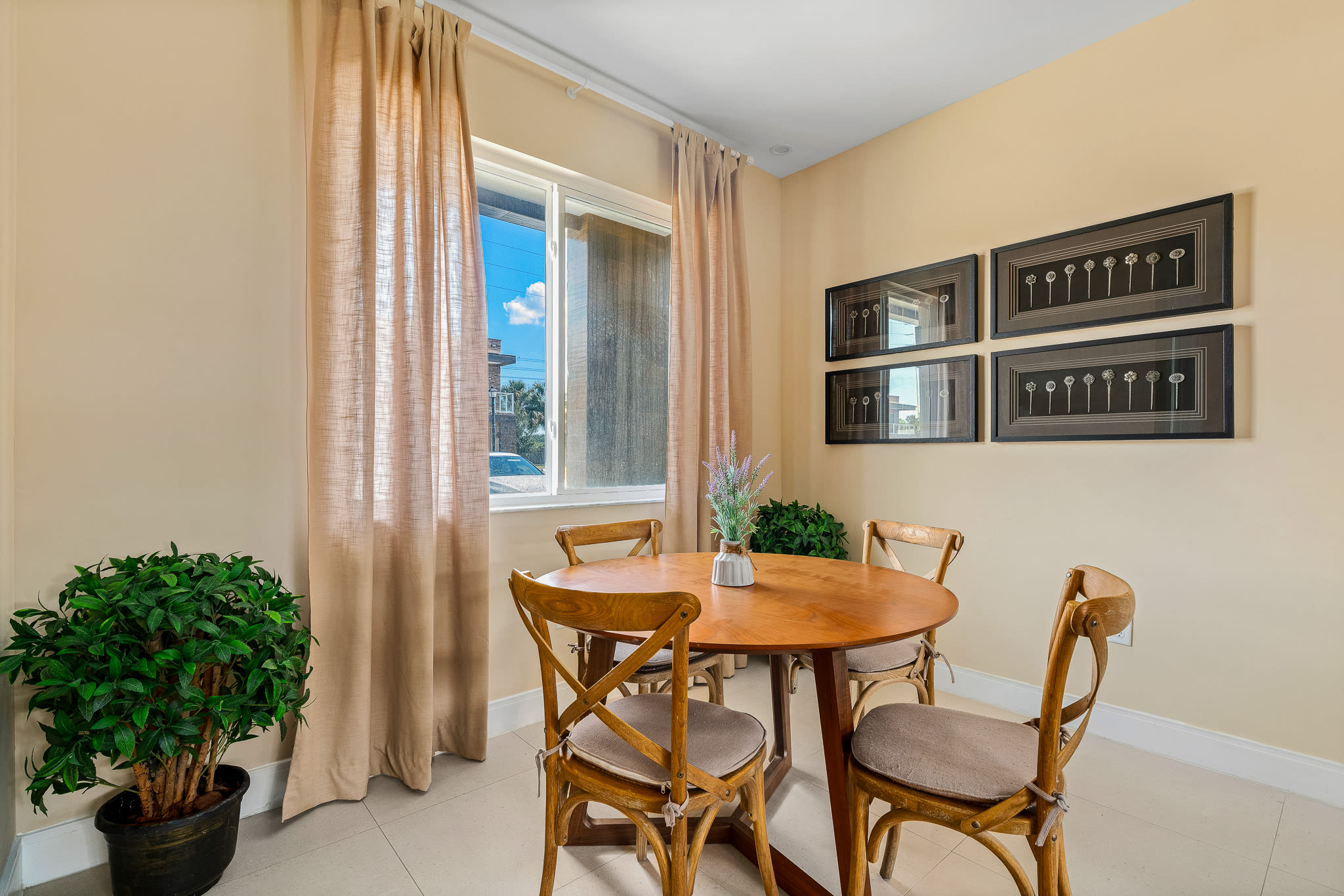 4 BR Home w/ Resort Amenities + 3 MI to Disney