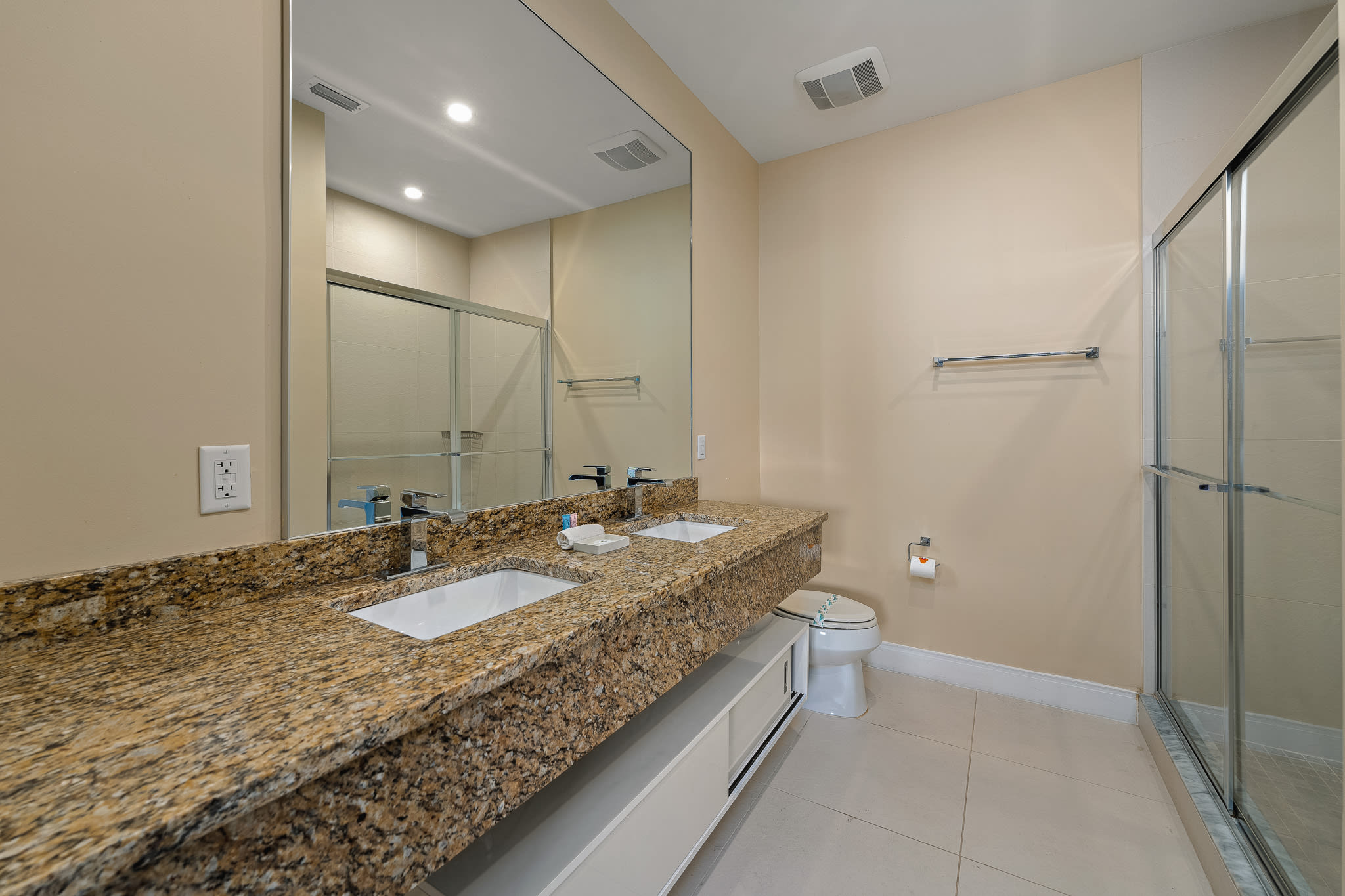 4 BR Home w/ Resort Amenities + 3 MI to Disney