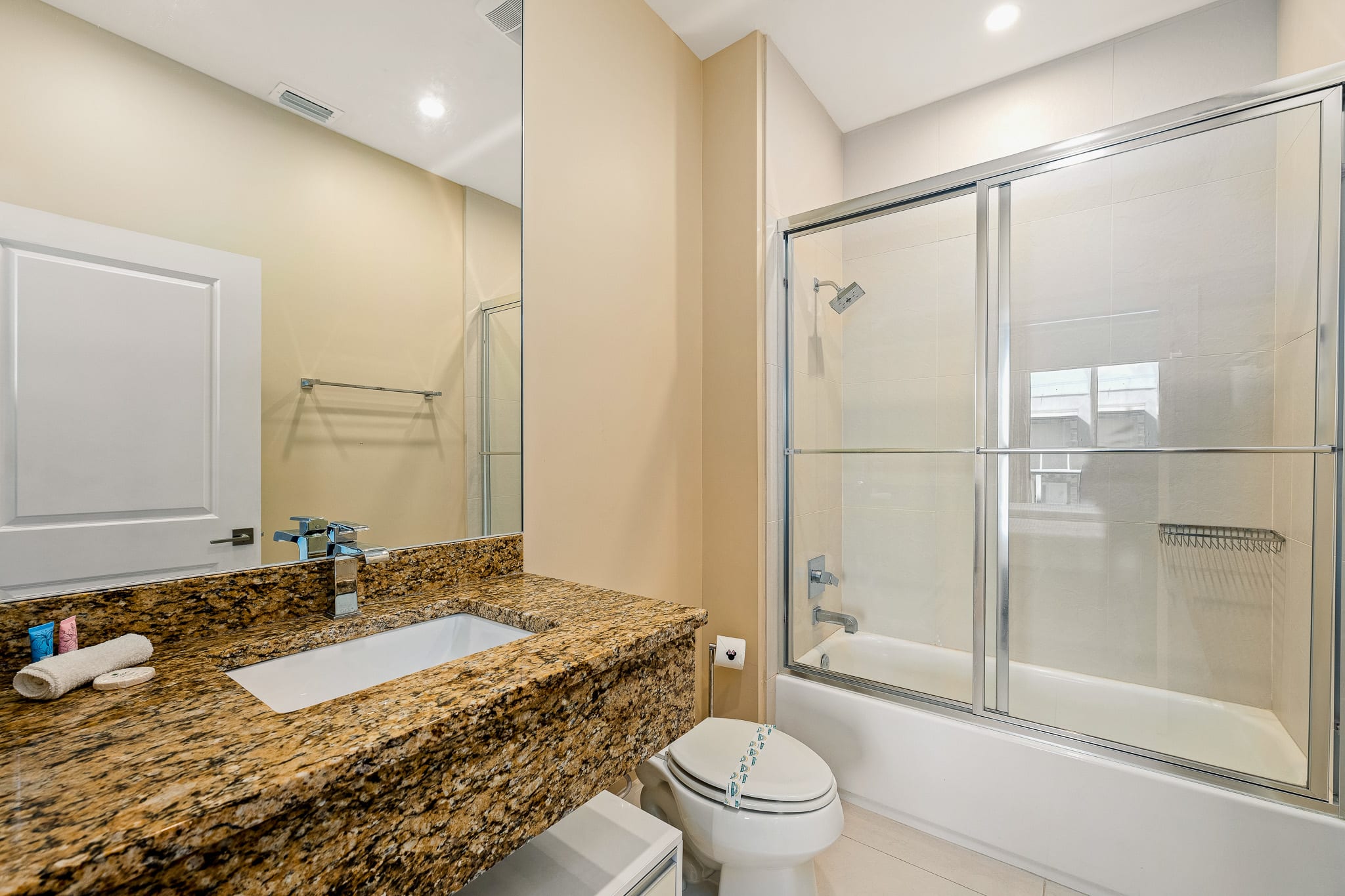 4 BR Home w/ Resort Amenities + 3 MI to Disney