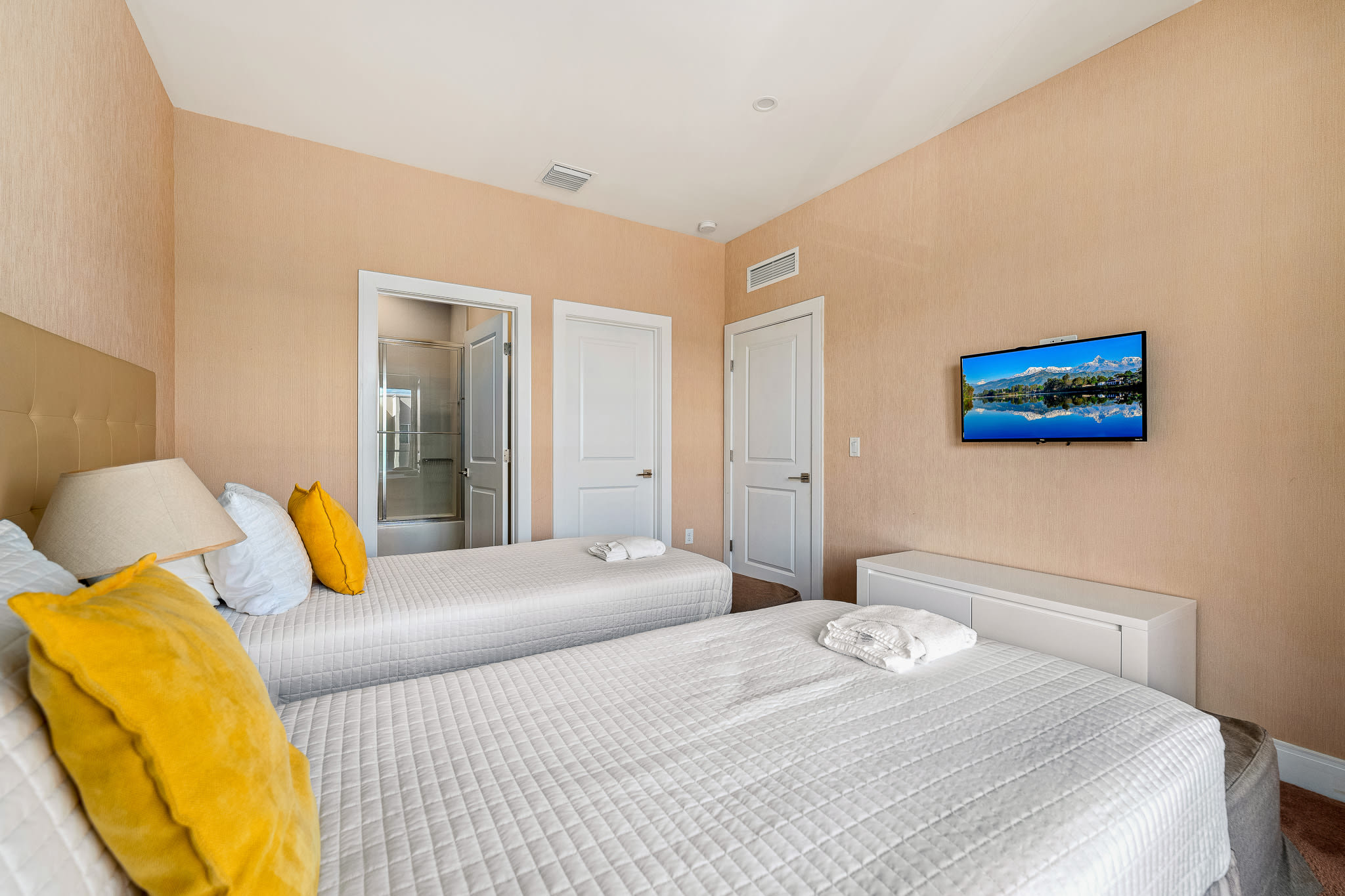 4 BR Home w/ Resort Amenities + 3 MI to Disney