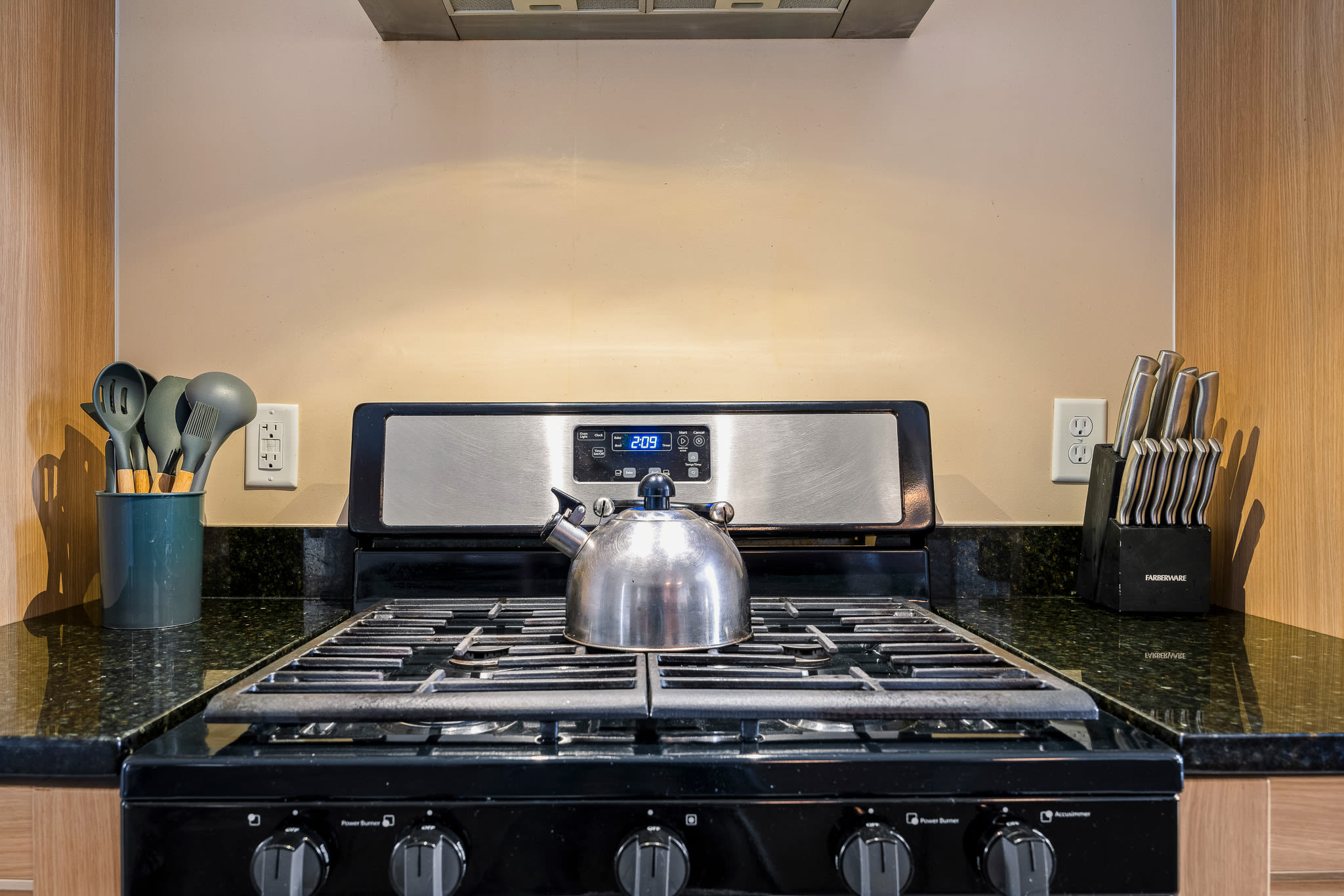 4 BR Home w/ Resort Amenities + 3 MI to Disney