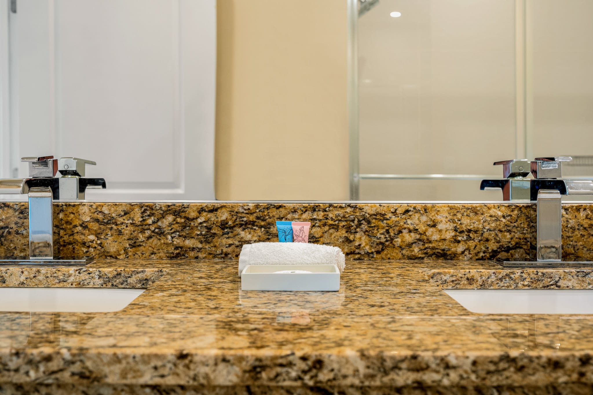 4 BR Home w/ Resort Amenities + 3 MI to Disney