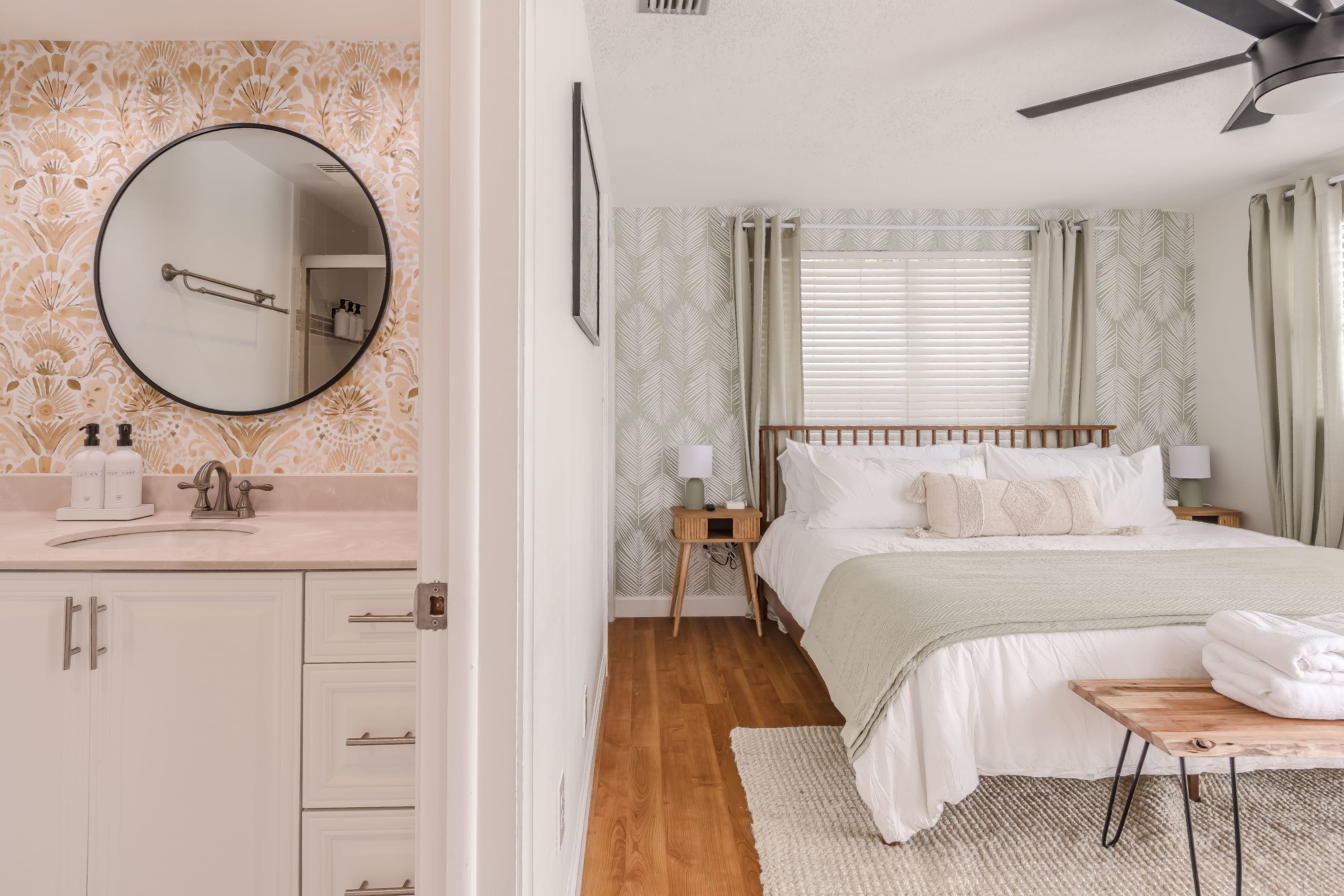 Bedroom overview w/ ceiling fan and relaxed, open layout