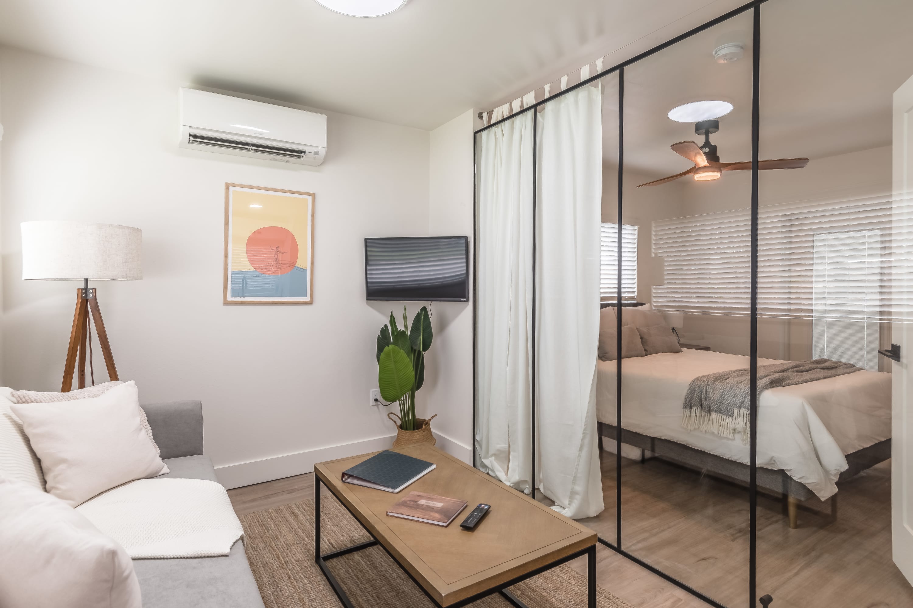 Luxury Tiny Home -2 MI to DT Orlando & Winter Park