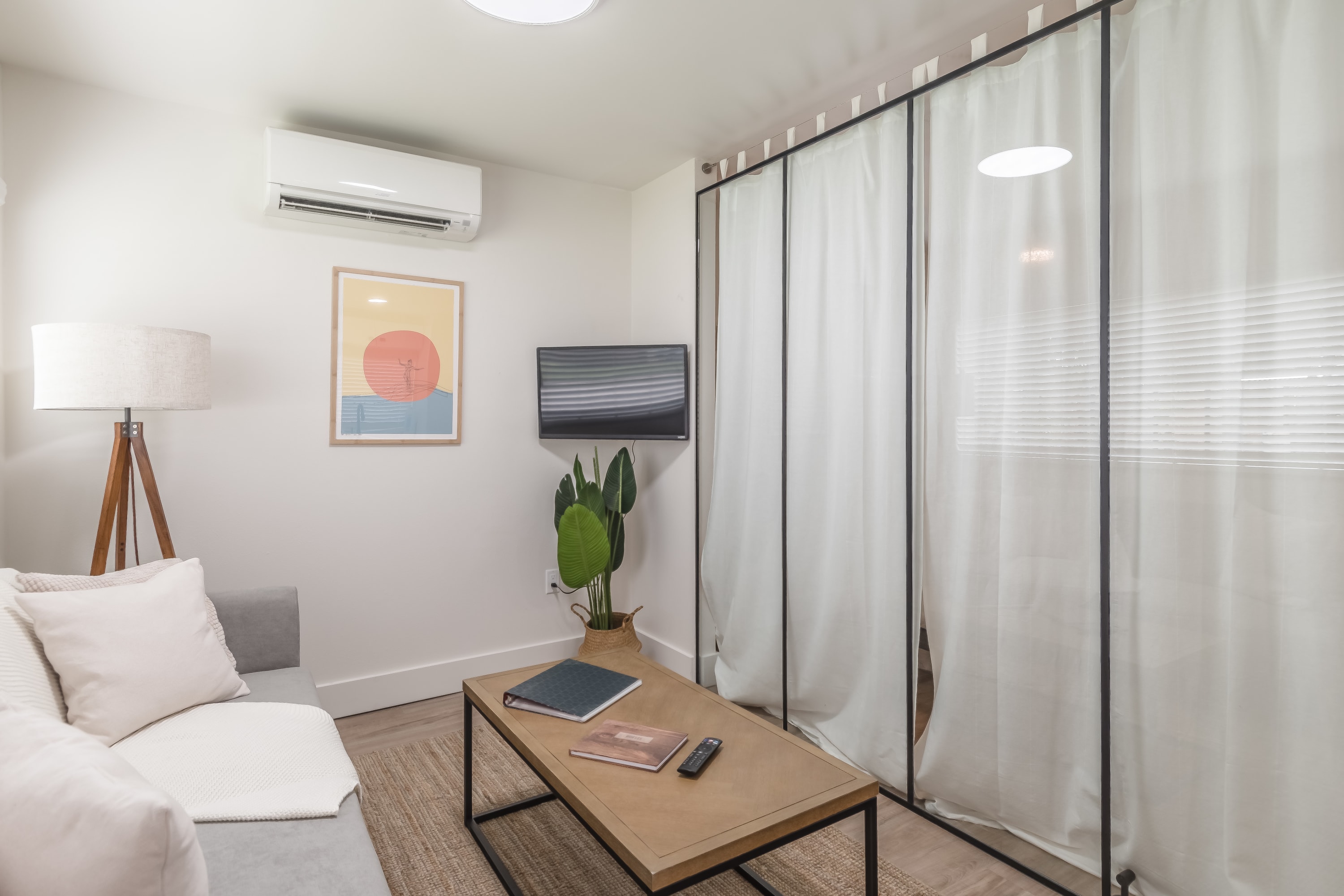 Luxury Tiny Home -2 MI to DT Orlando & Winter Park