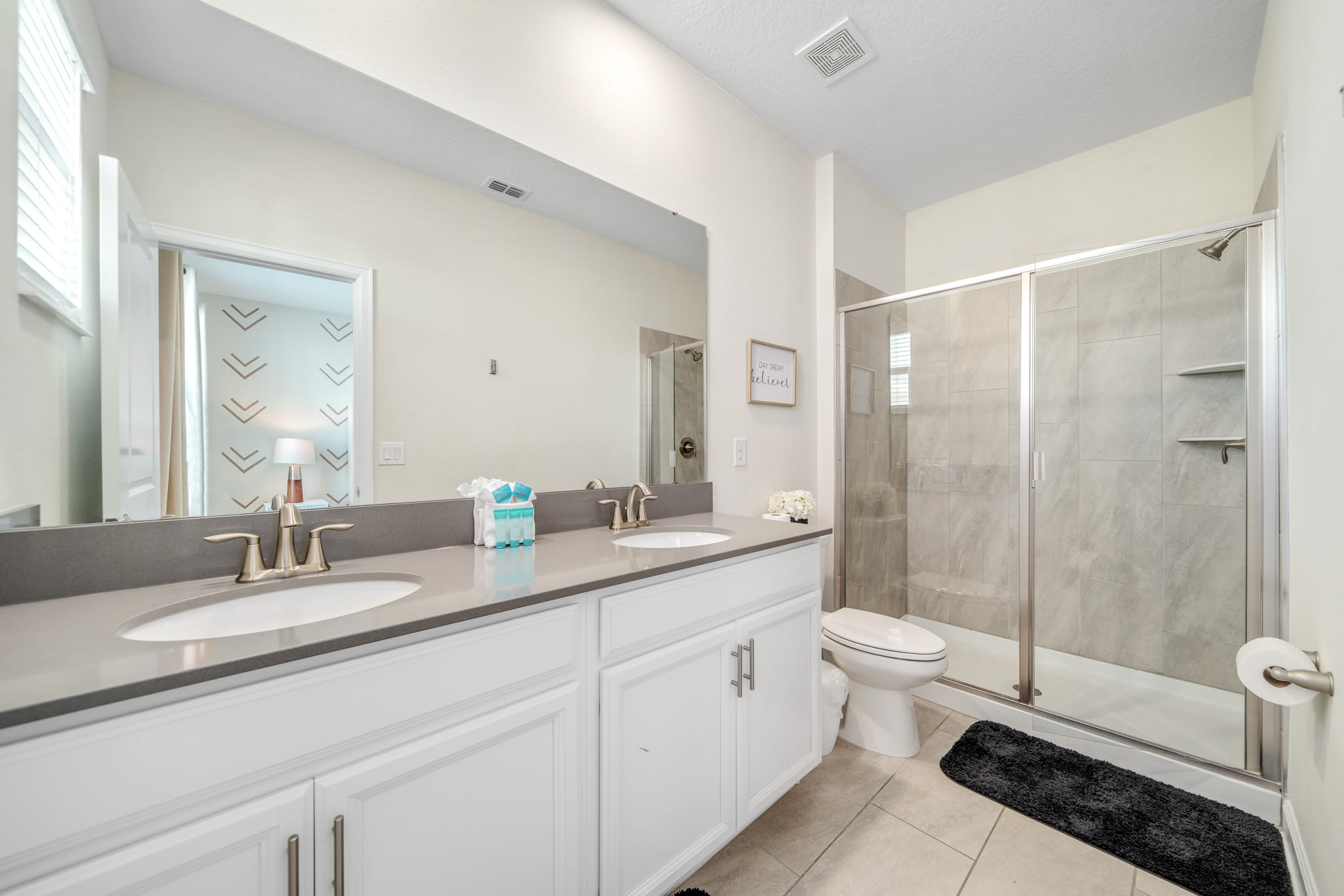 Family villa w/pool & game room