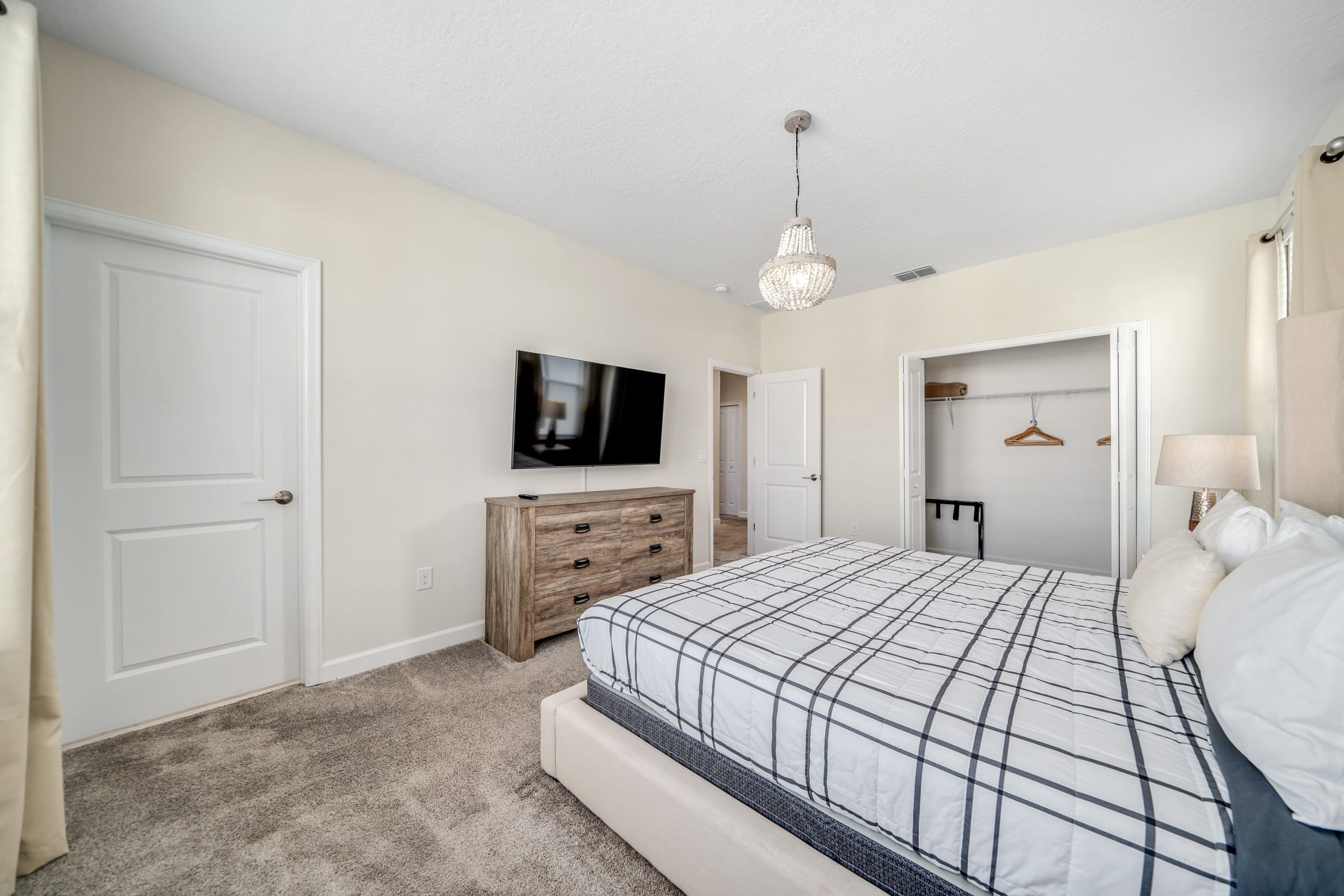 Family villa w/pool & game room