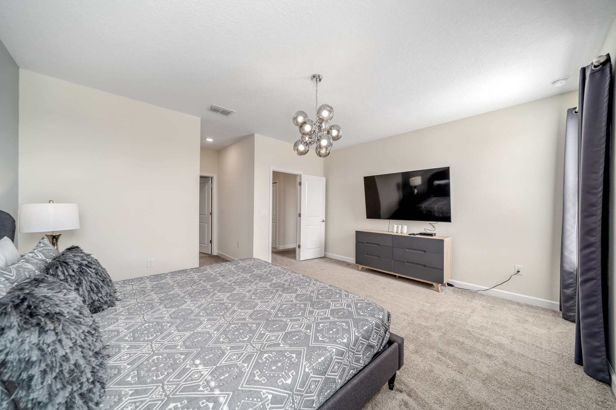 Family villa w/pool & game room