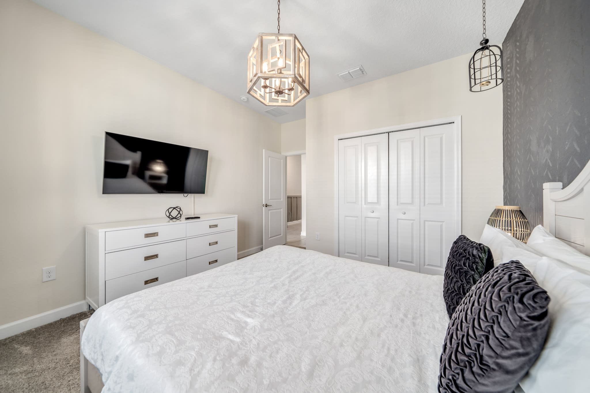 Family villa w/pool & game room