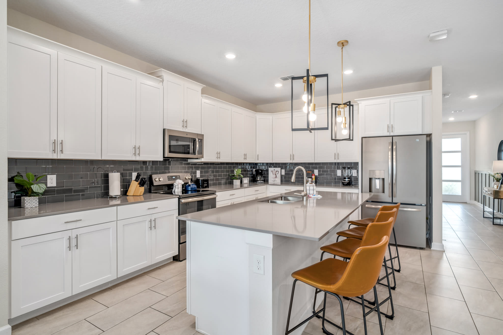 Family villa w/pool & game room