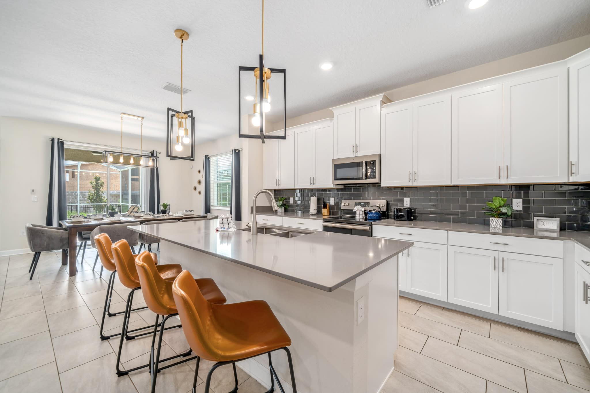 Family villa w/pool & game room