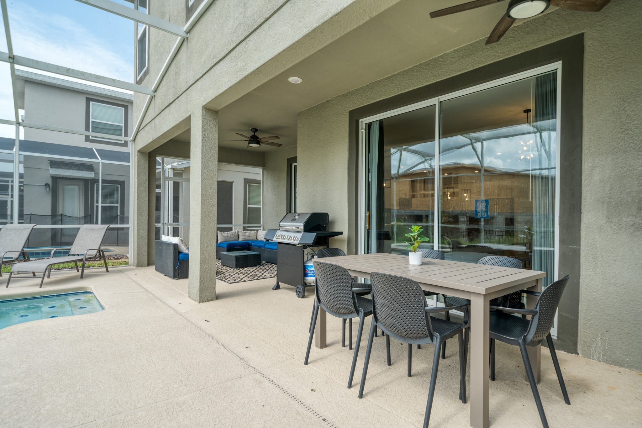 Family villa w/pool & game room