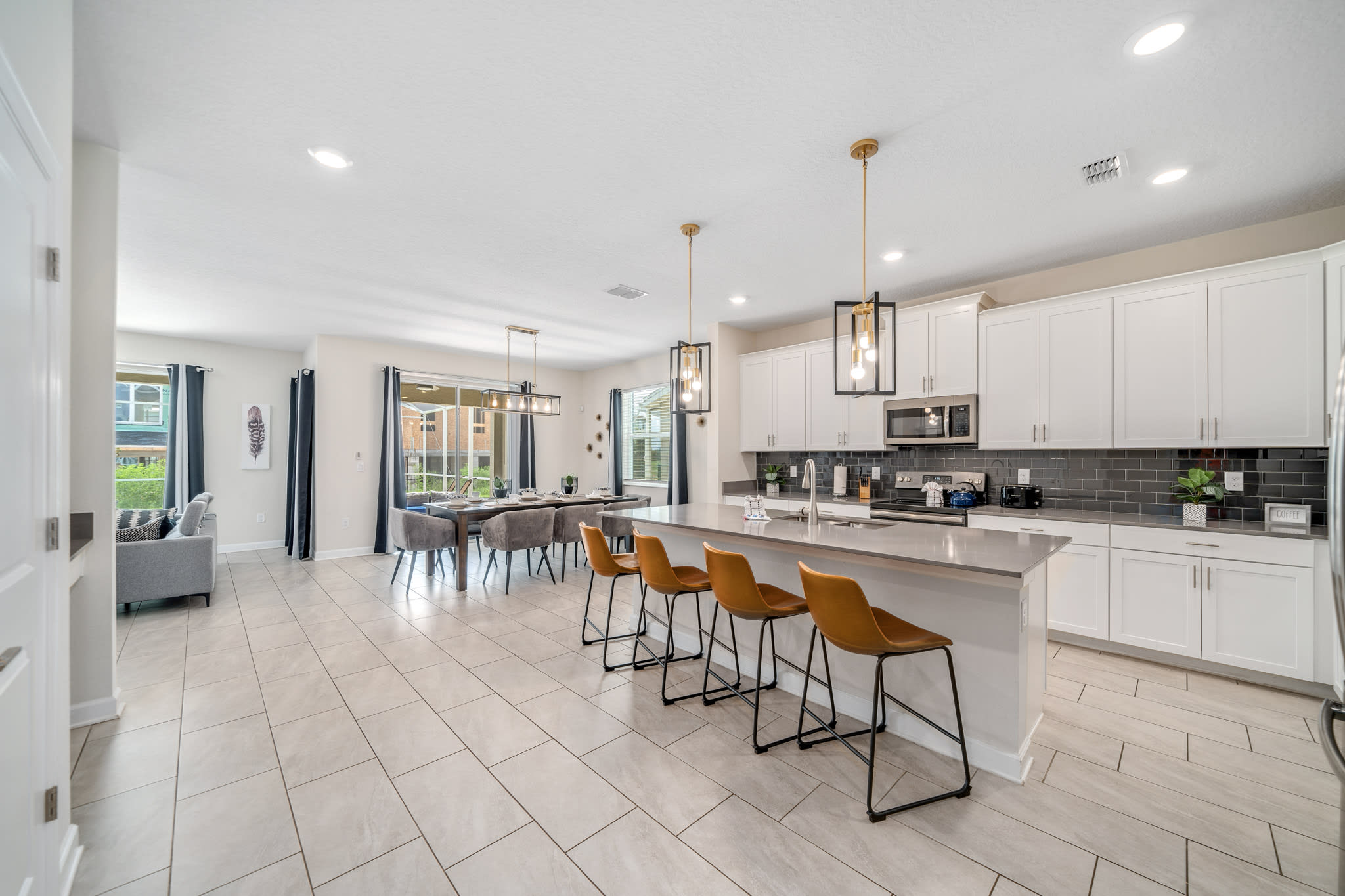 Family villa w/pool & game room