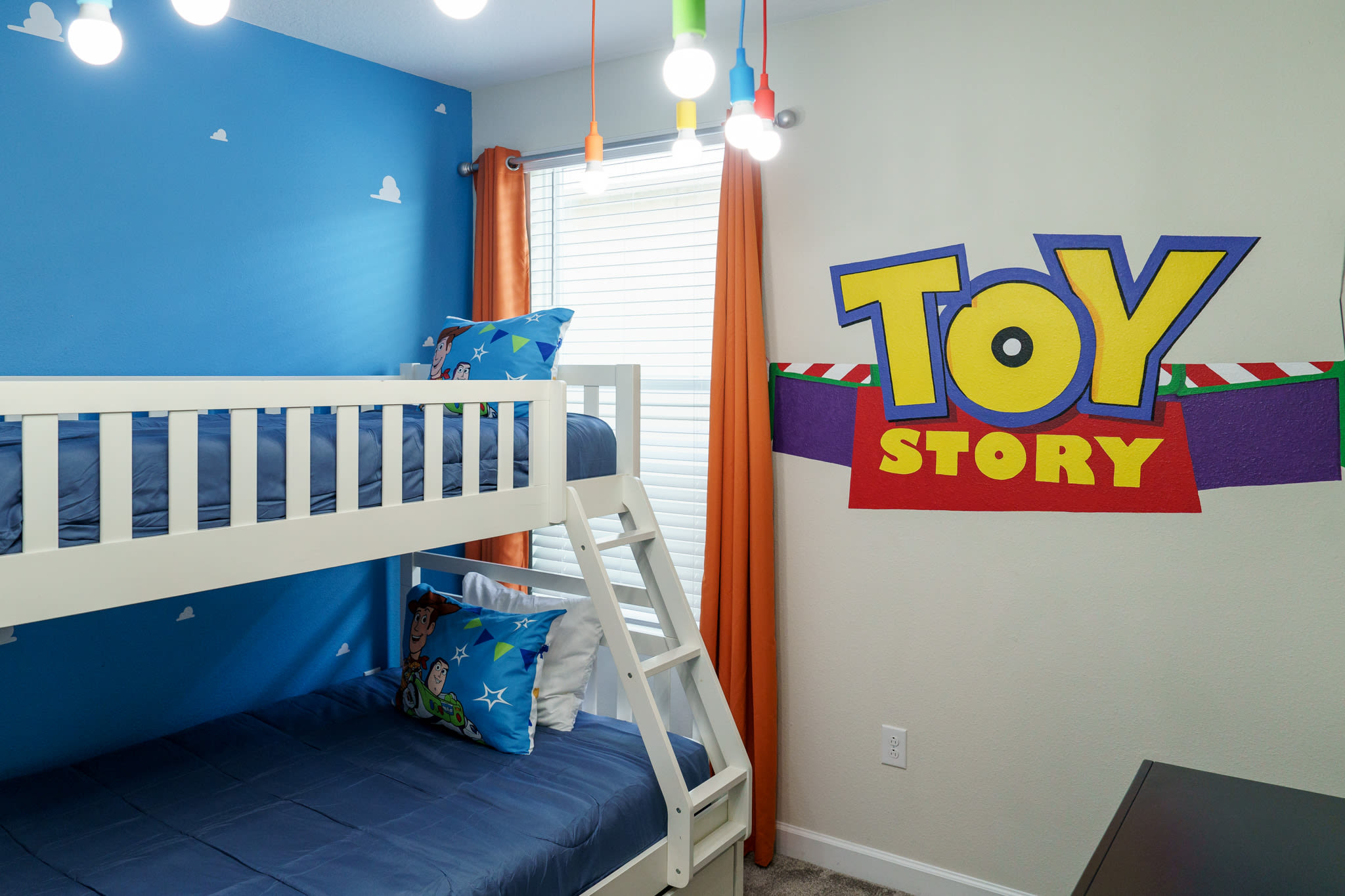 Family villa w/pool & game room