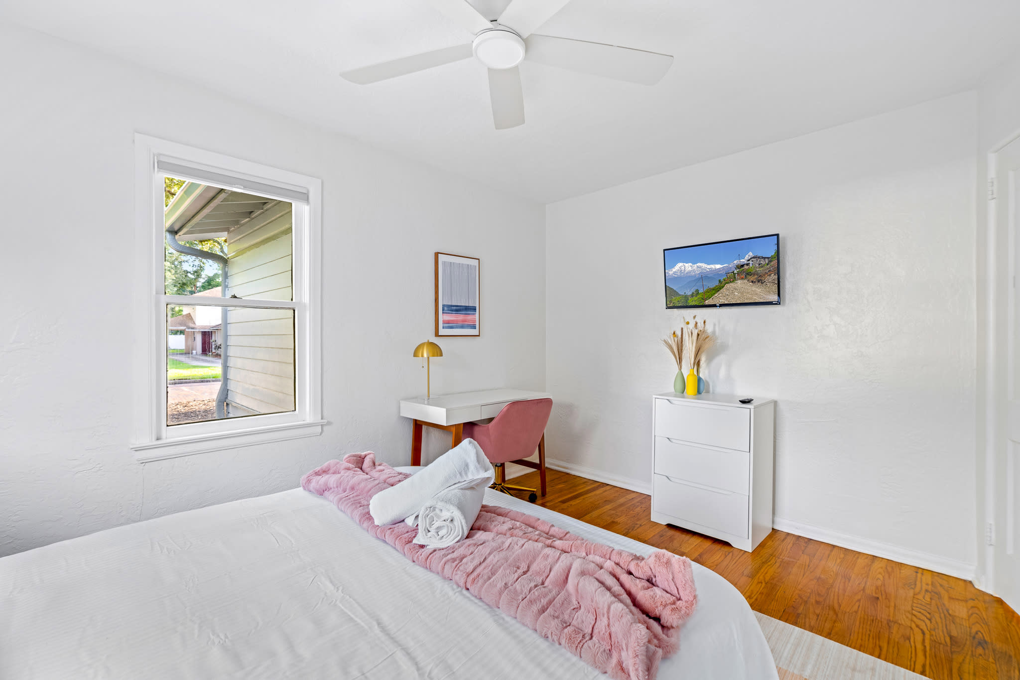 Remodeled home w/patio & fire pit