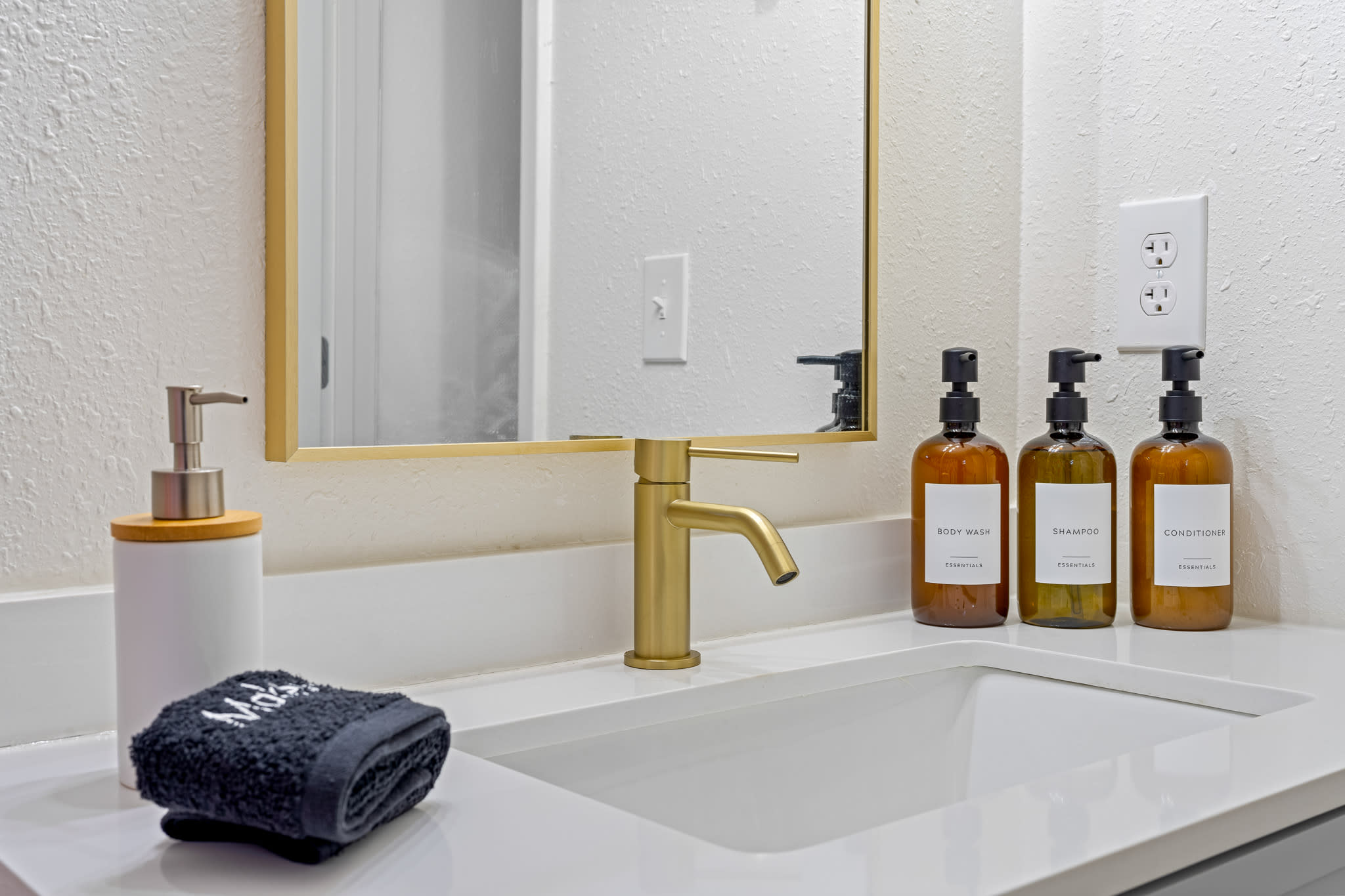 Remodeled home w/patio & fire pit