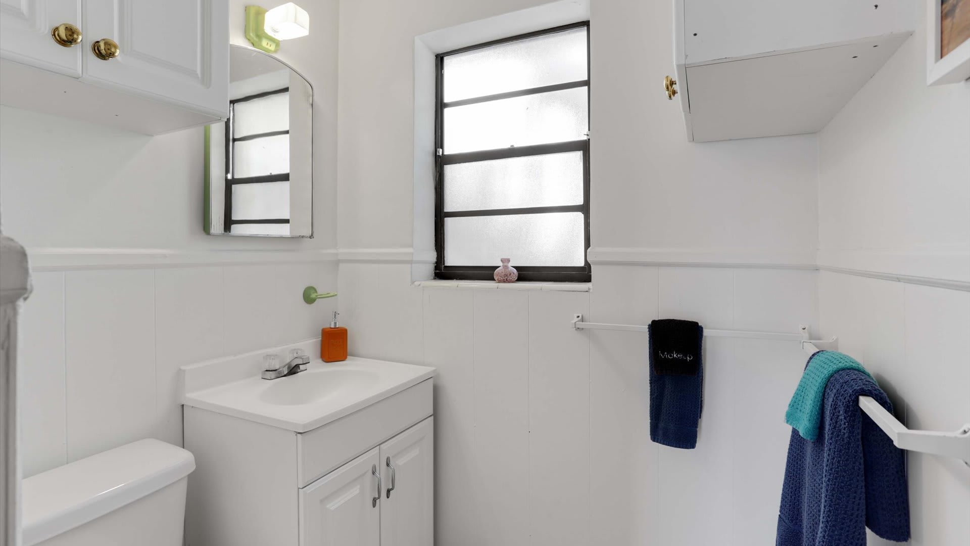Captain's Fleet-Battened Hatches | Wren Beach Rent