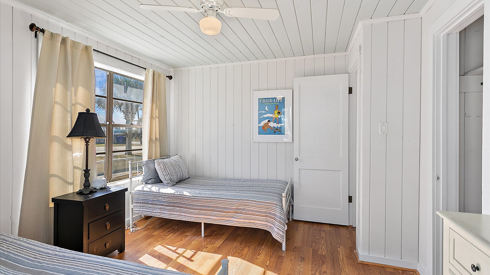 Captain's Fleet-Battened Hatches | Wren Beach Rent