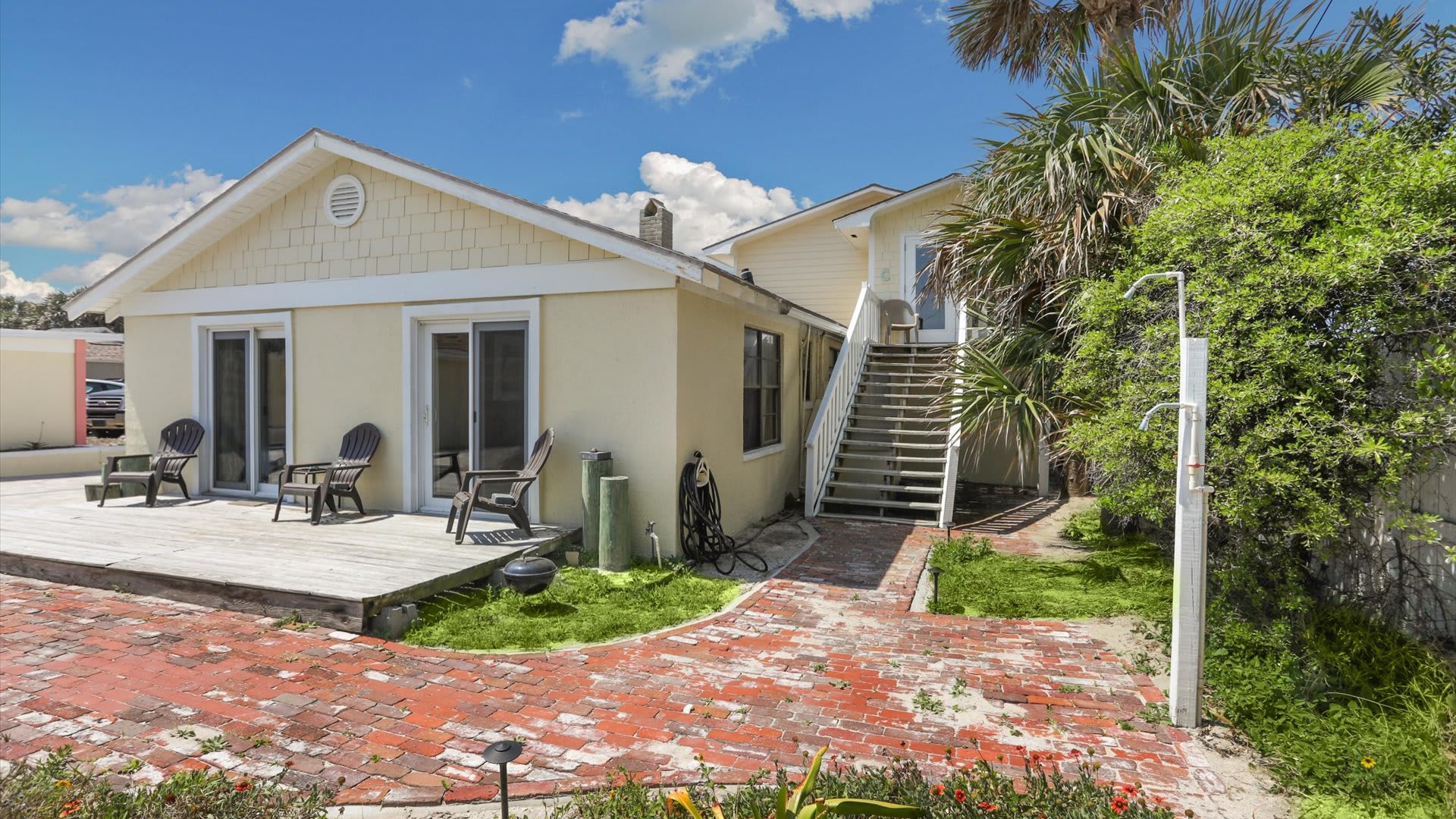 Captain's Fleet-Battened Hatches | Wren Beach Rent