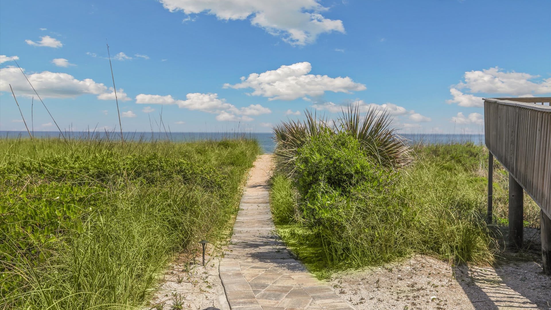 Captain's Fleet-Battened Hatches | Wren Beach Rent