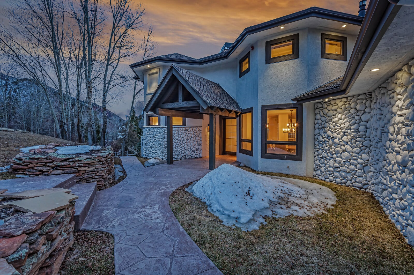 Mountain home w/riverfront & patio