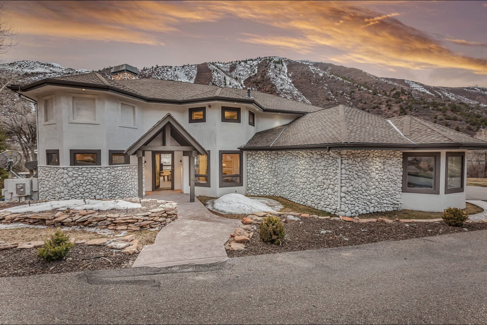 Mountain home w/riverfront & patio