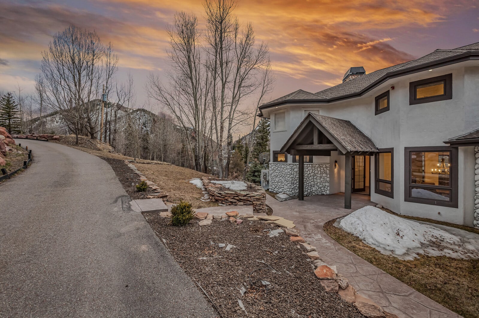 Mountain home w/riverfront & patio